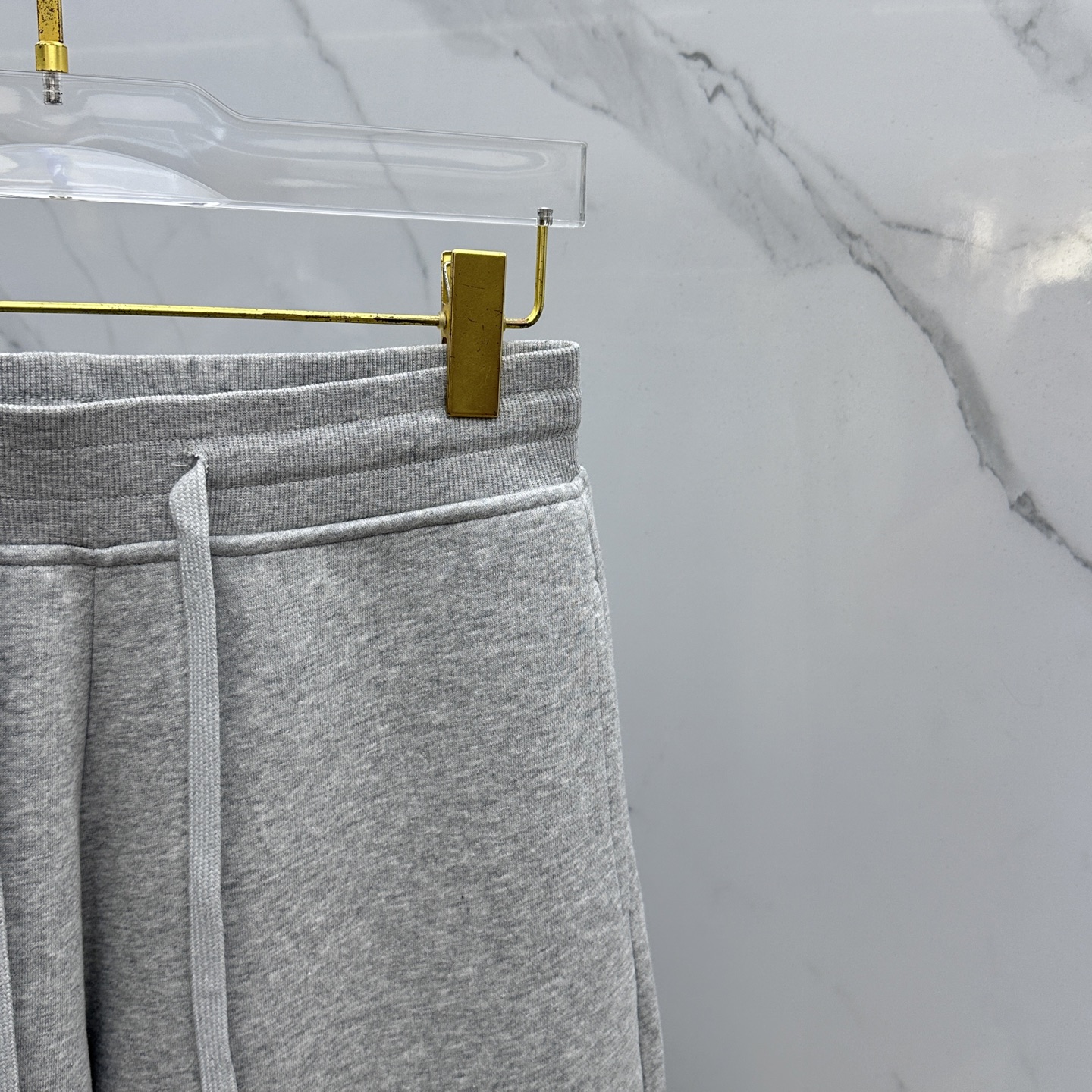 裤子🆕LV路易威登 2025ss秋冬新款抽绳卫裤运动面料采用重磅复合双层面料 整衣洗水 辅以激光烧花工艺