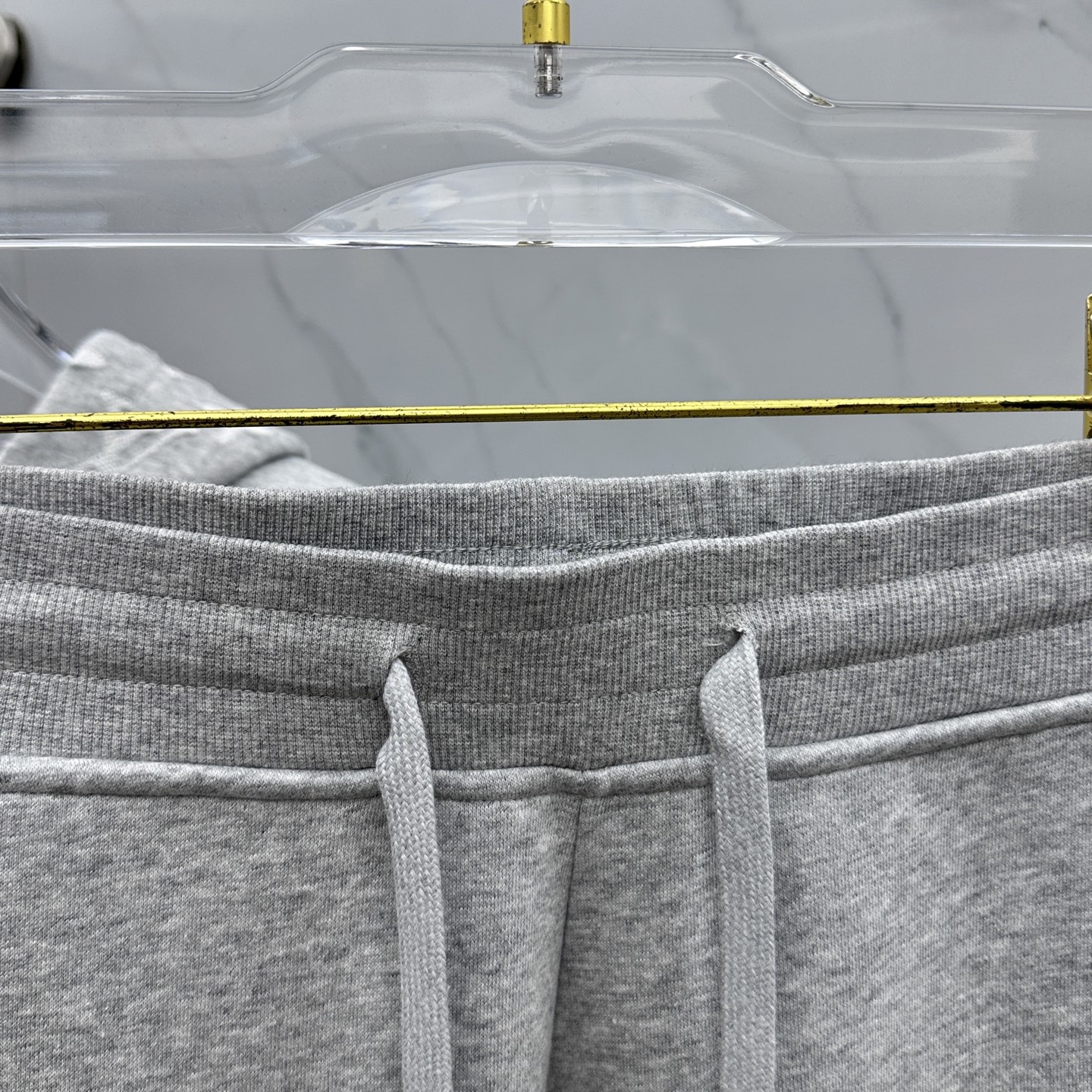 裤子🆕LV路易威登 2025ss秋冬新款抽绳卫裤运动面料采用重磅复合双层面料 整衣洗水 辅以激光烧花工艺