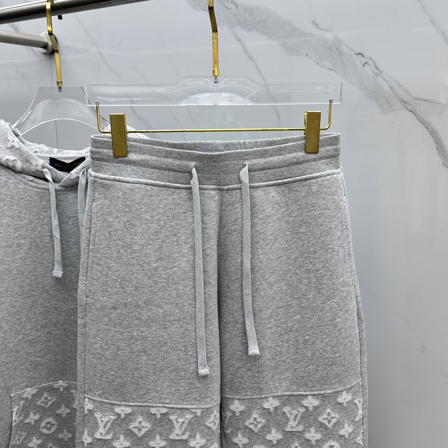 裤子🆕LV路易威登 2025ss秋冬新款抽绳卫裤运动面料采用重磅复合双层面料 整衣洗水 辅以激光烧花工艺