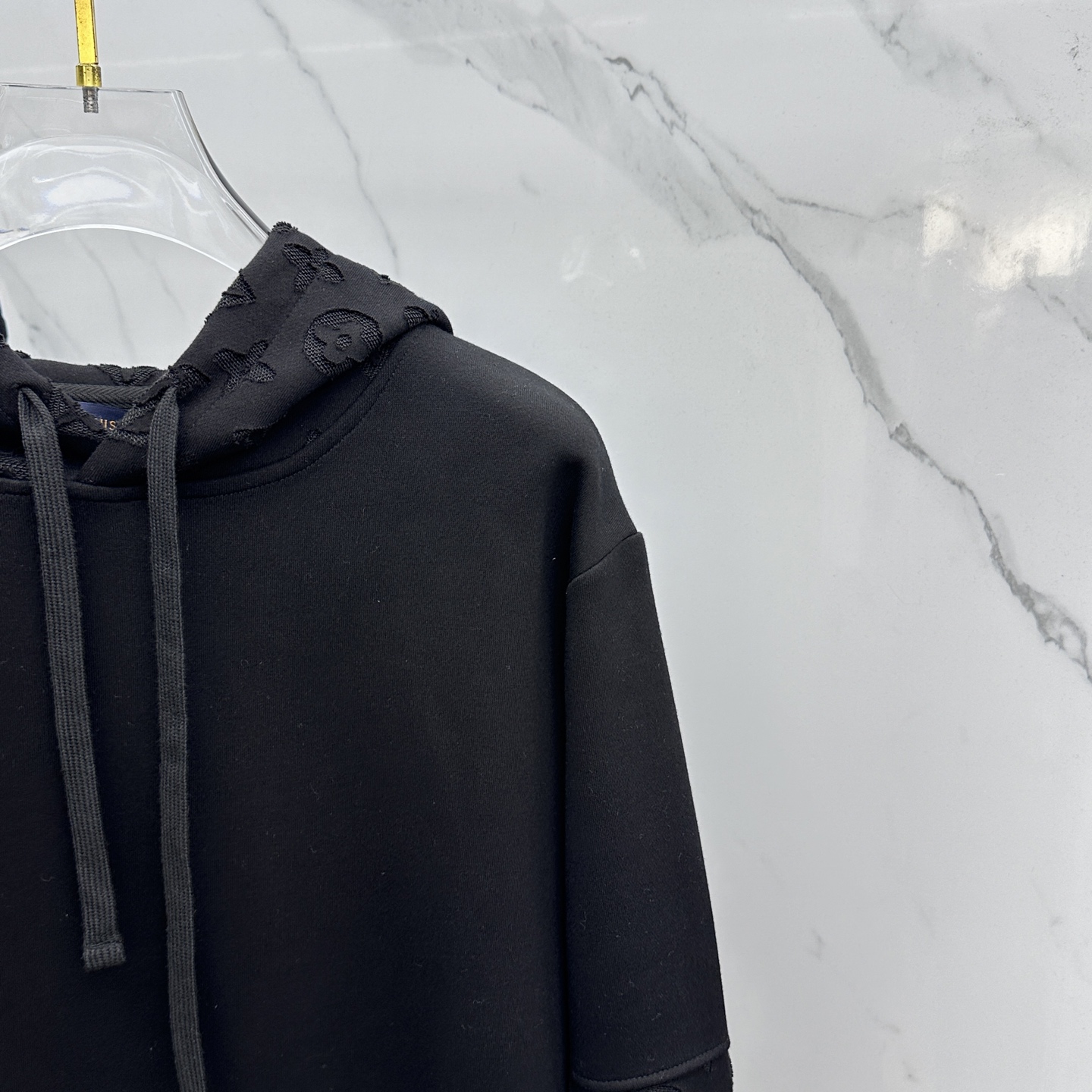 上衣🆕LV路易威登 2025ss秋冬新款长袖连帽卫衣面料采用重磅复合双层面料 整衣洗水 辅以激光烧花工艺