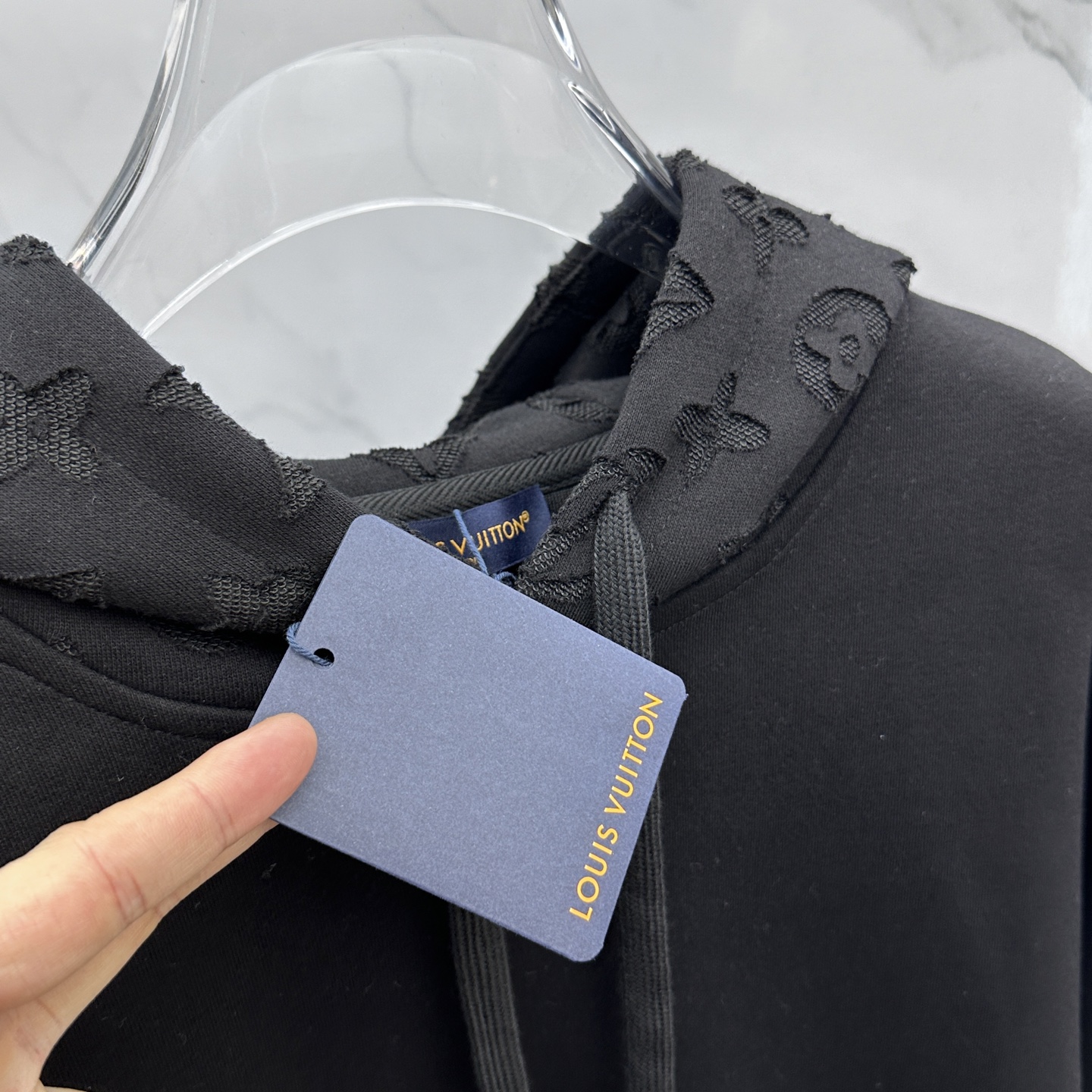 上衣🆕LV路易威登 2025ss秋冬新款长袖连帽卫衣面料采用重磅复合双层面料 整衣洗水 辅以激光烧花工艺