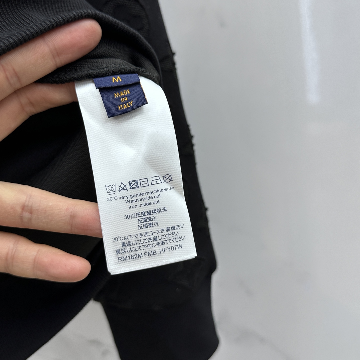 上衣🆕LV路易威登 2025ss秋冬新款长袖连帽卫衣面料采用重磅复合双层面料 整衣洗水 辅以激光烧花工艺