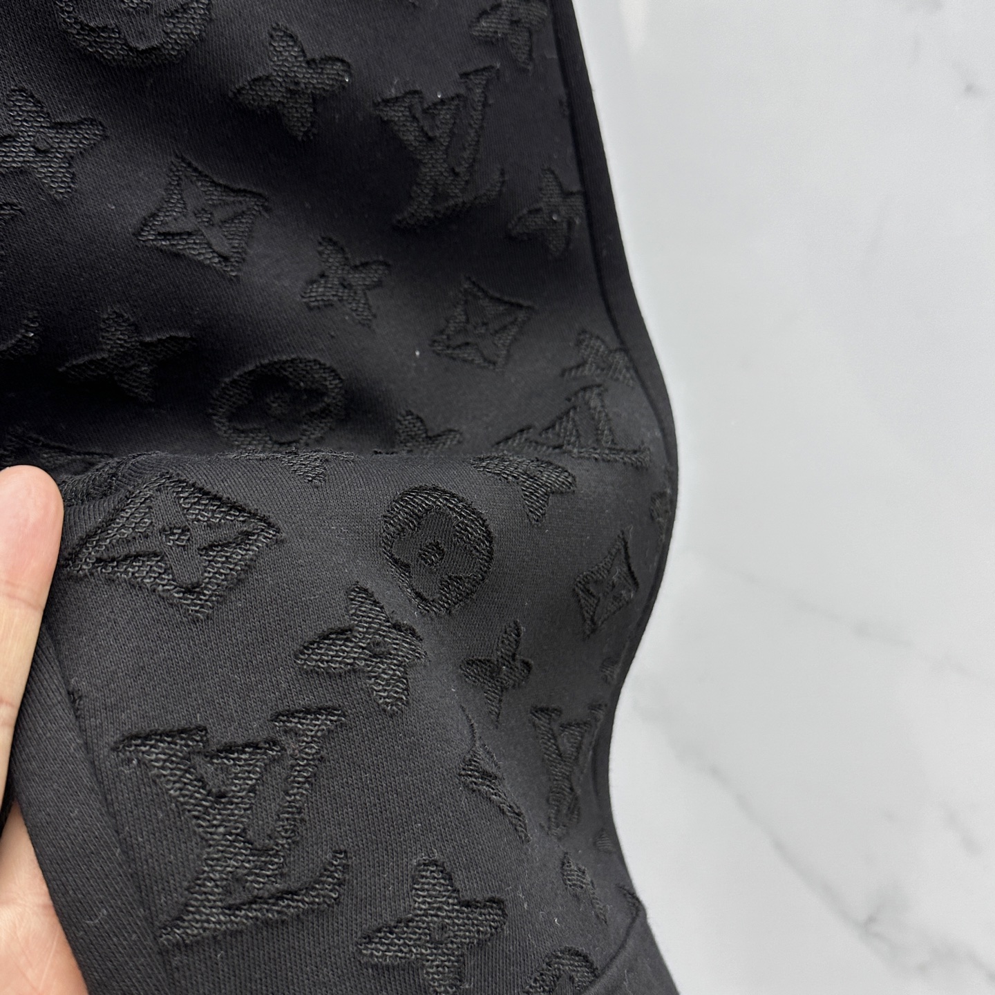 裤子🆕LV路易威登 2025ss秋冬新款抽绳卫裤运动面料采用重磅复合双层面料 整衣洗水 辅以激光烧花工艺