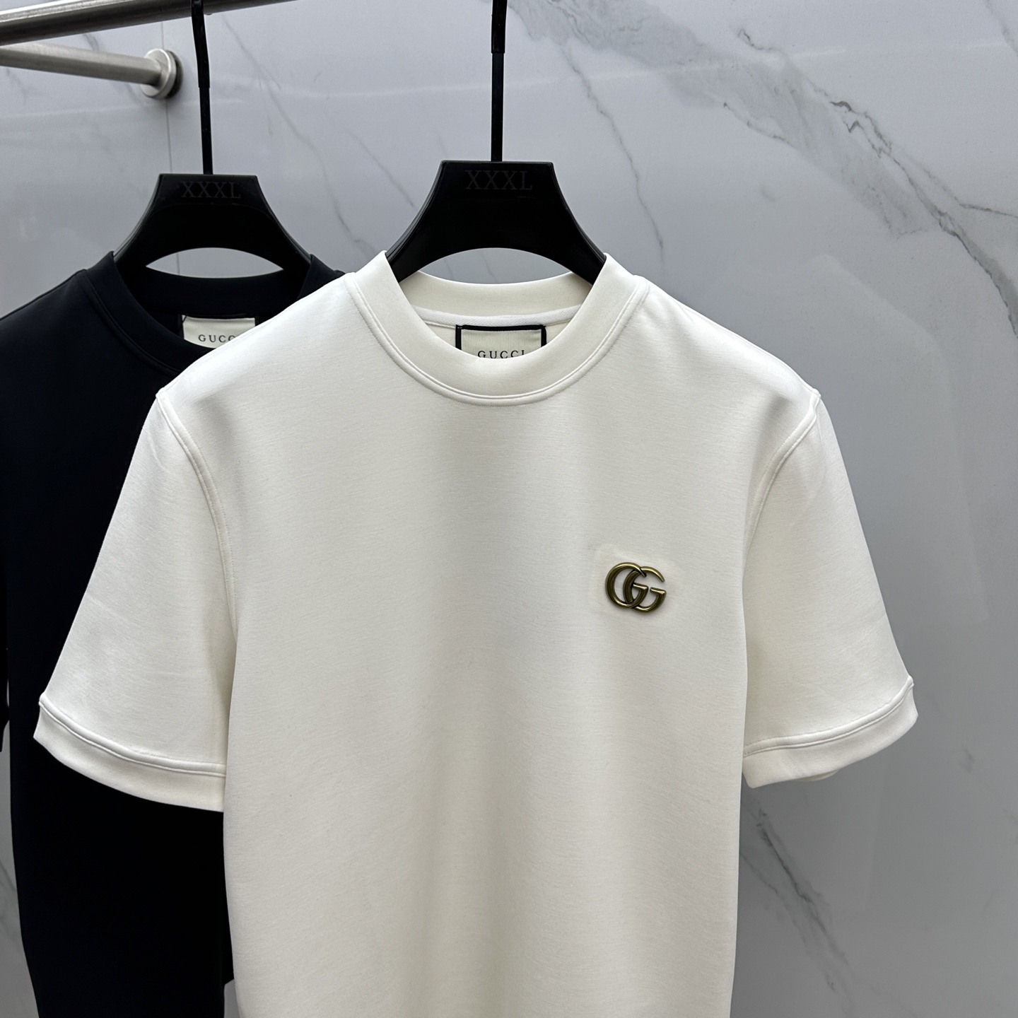 🆕GUCCI古驰 2025SS秋季新款短袖打底T 恤，以当季色调传递典雅韵味，成就日常搭配佳选。胸前lo