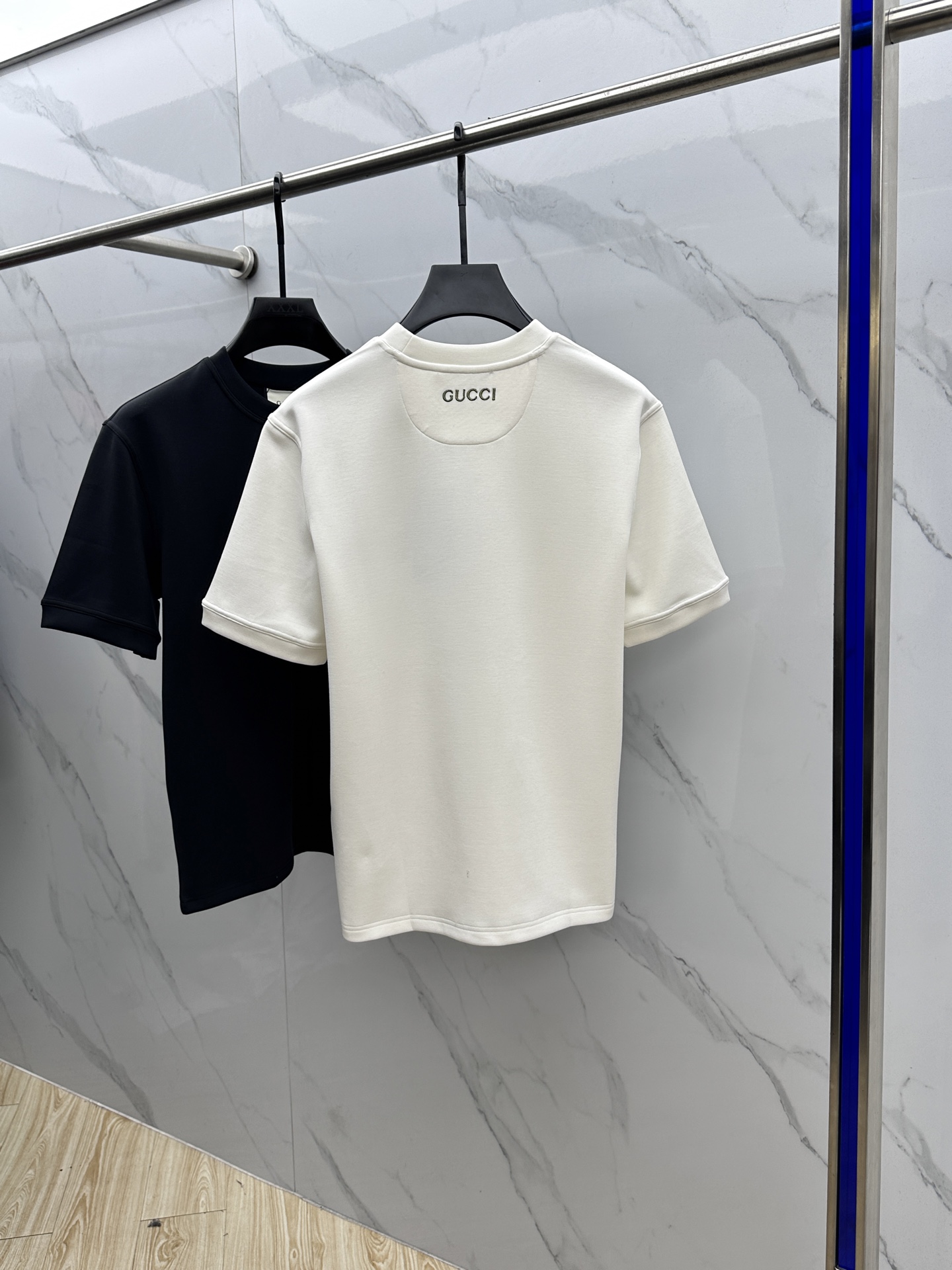 🆕GUCCI古驰 2025SS秋季新款短袖打底T 恤，以当季色调传递典雅韵味，成就日常搭配佳选。胸前lo