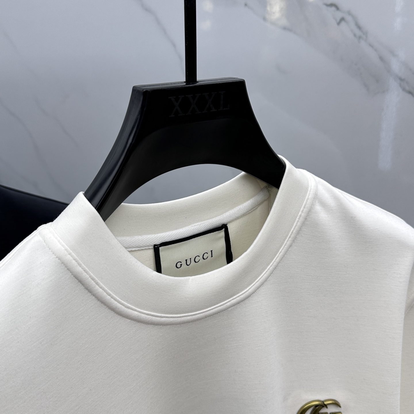🆕GUCCI古驰 2025SS秋季新款短袖打底T 恤，以当季色调传递典雅韵味，成就日常搭配佳选。胸前lo