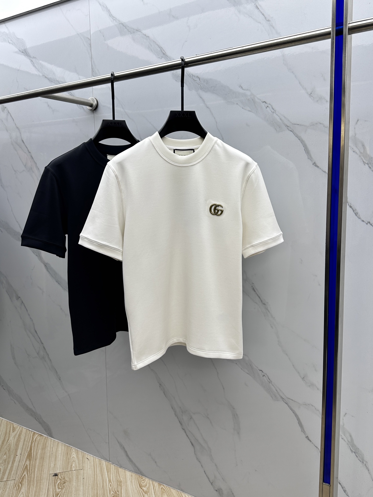 🆕GUCCI古驰 2025SS秋季新款短袖打底T 恤，以当季色调传递典雅韵味，成就日常搭配佳选。胸前lo