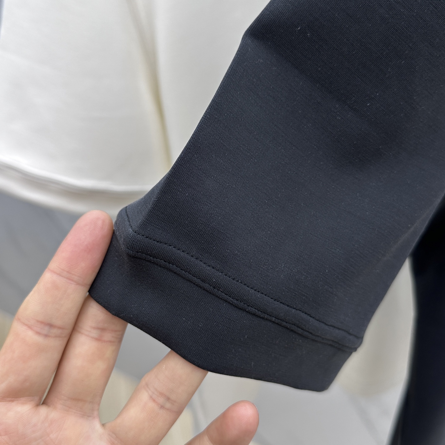 🆕GUCCI古驰 2025SS秋季新款短袖打底T 恤，以当季色调传递典雅韵味，成就日常搭配佳选。胸前lo