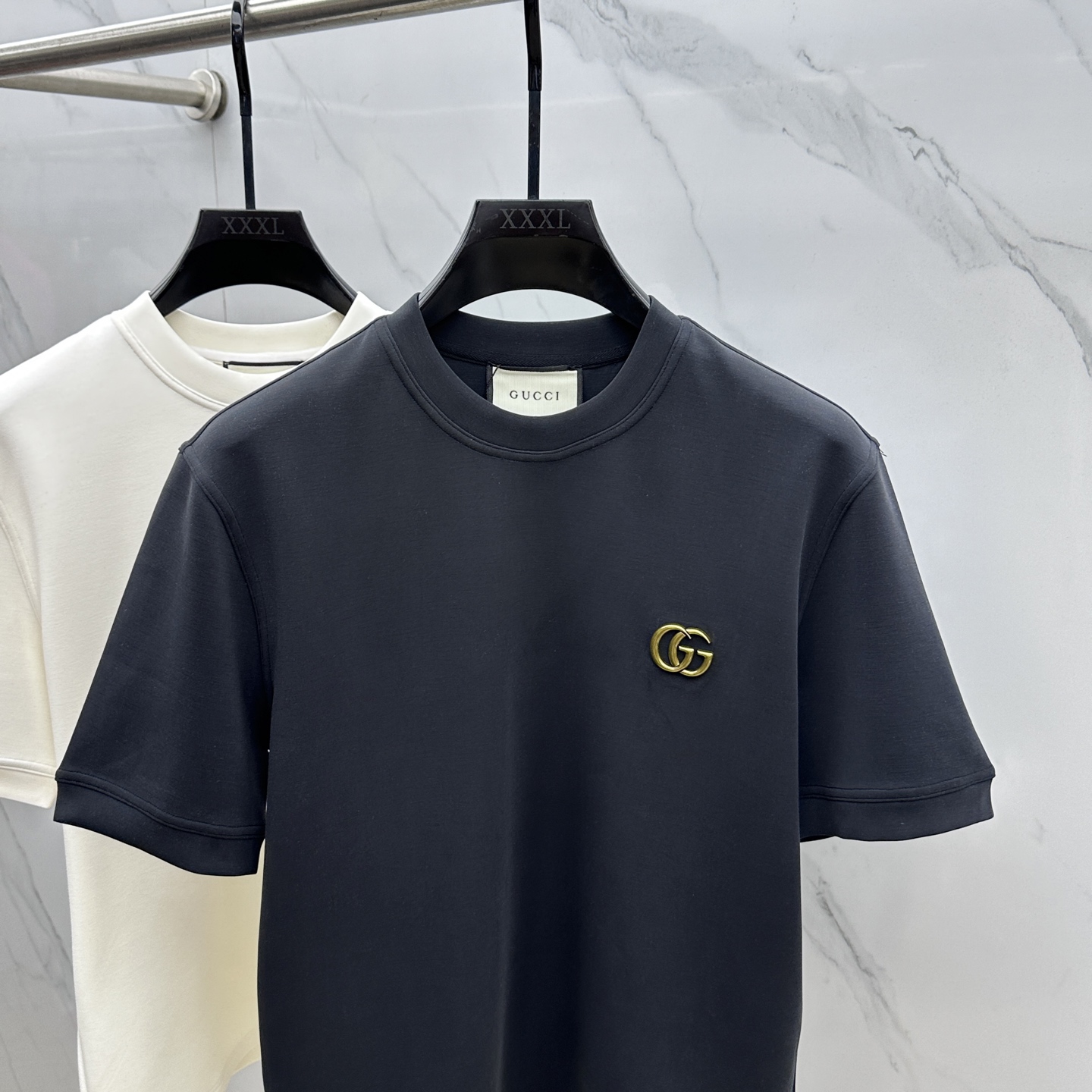 🆕GUCCI古驰 2025SS秋季新款短袖打底T 恤，以当季色调传递典雅韵味，成就日常搭配佳选。胸前lo