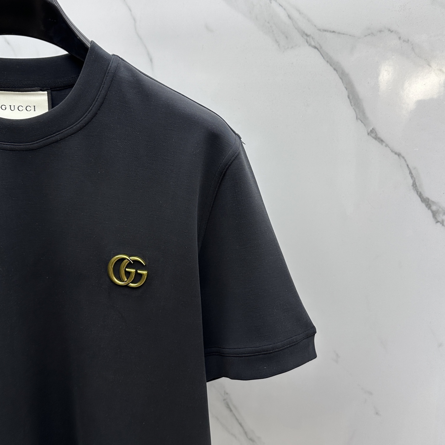 🆕GUCCI古驰 2025SS秋季新款短袖打底T 恤，以当季色调传递典雅韵味，成就日常搭配佳选。胸前lo