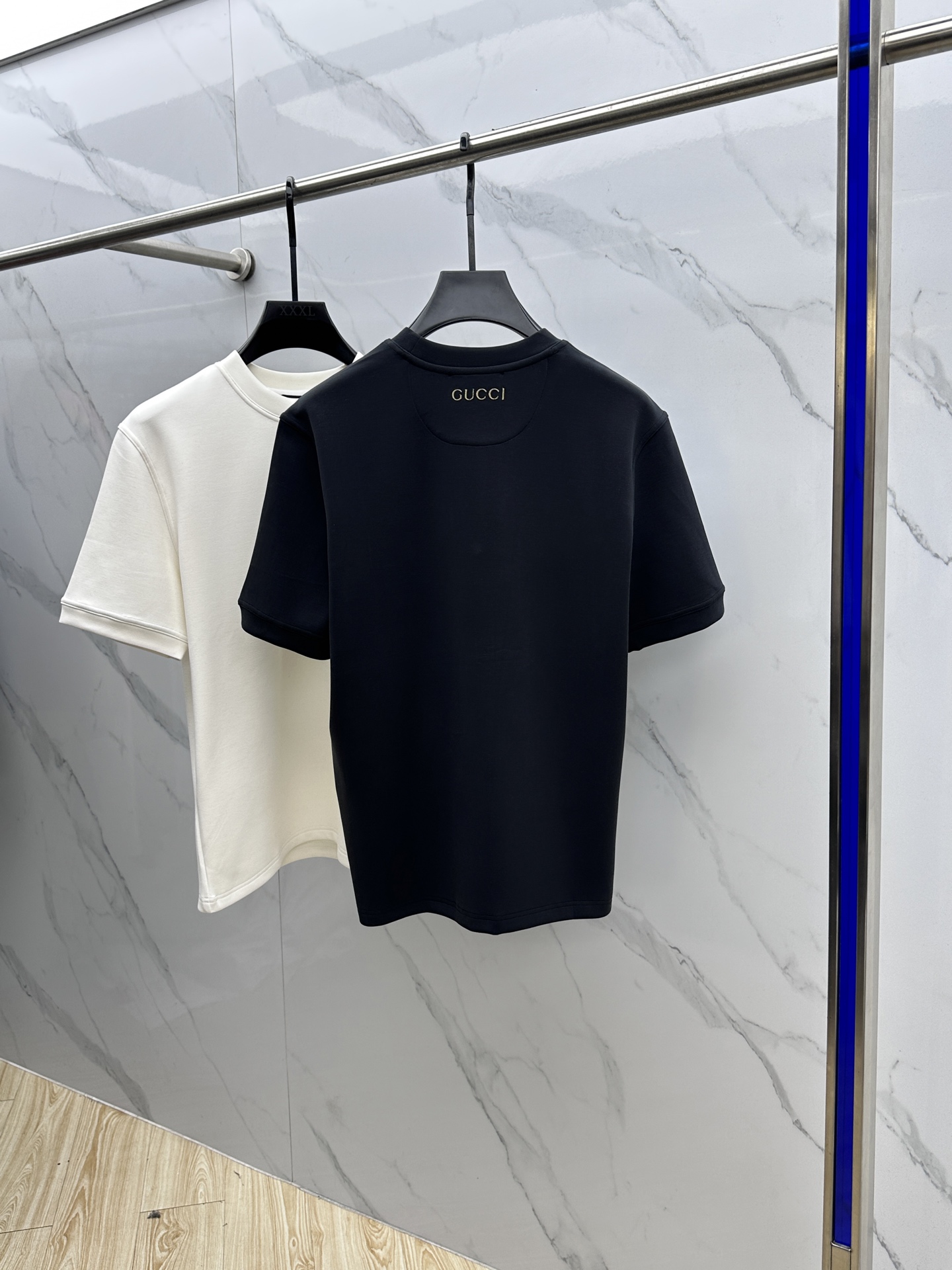 🆕GUCCI古驰 2025SS秋季新款短袖打底T 恤，以当季色调传递典雅韵味，成就日常搭配佳选。胸前lo