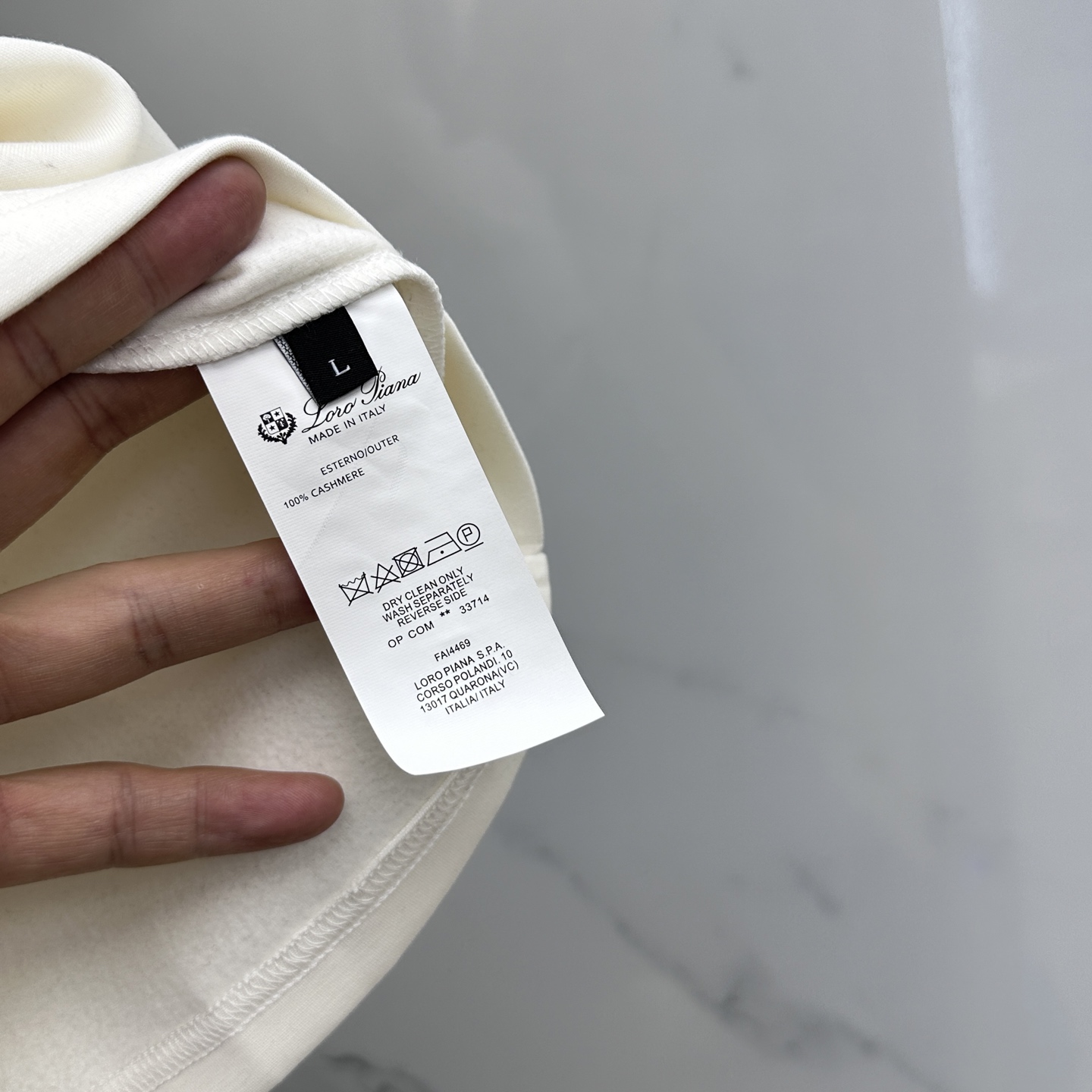 🆕lP🆕 SS秋季新款短袖打底T 恤，以当季色调传递典雅韵味，成就日常搭配佳选。胸前logo标识含蓄标注