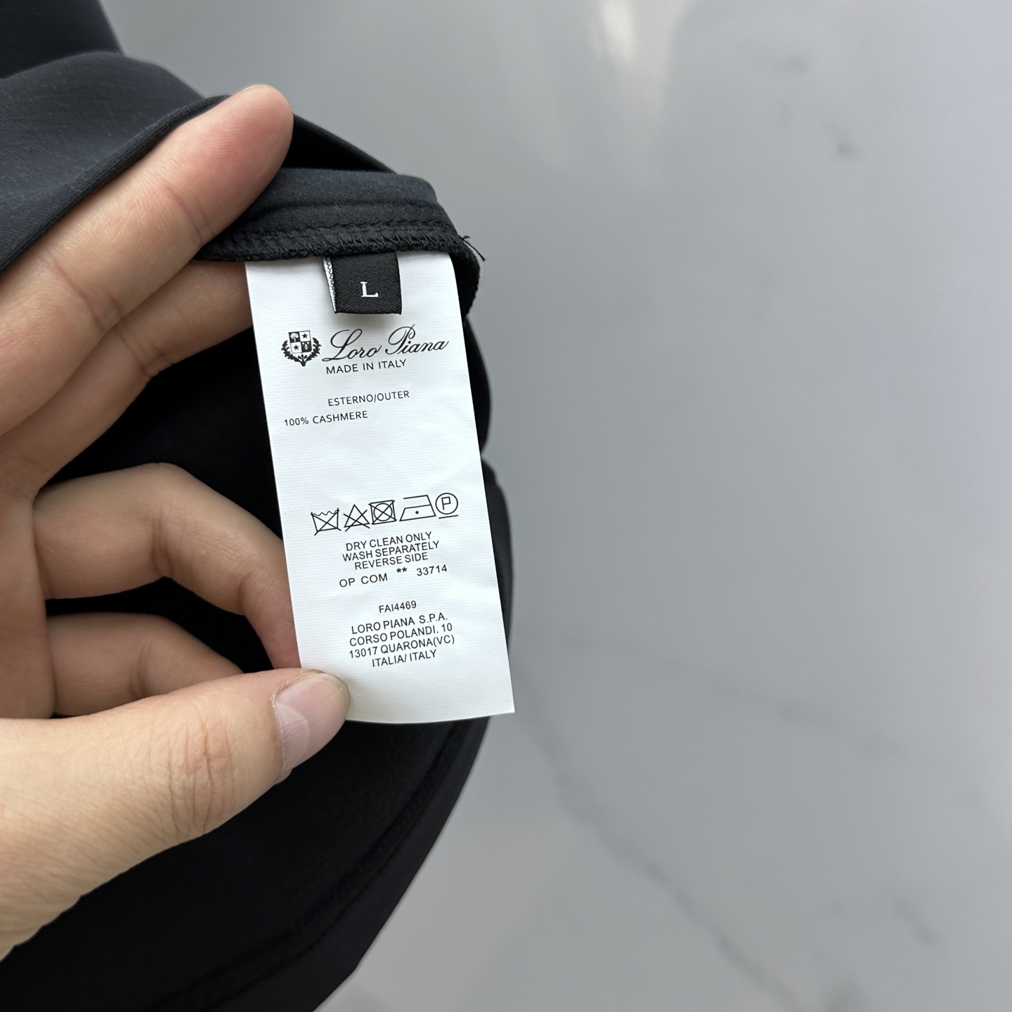 🆕lP🆕 SS秋季新款短袖打底T 恤，以当季色调传递典雅韵味，成就日常搭配佳选。胸前logo标识含蓄标注