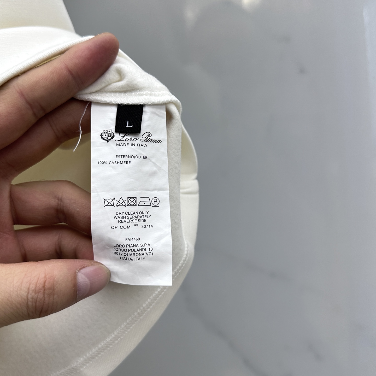 🆕lP🆕 SS秋季新款短袖打底T 恤，以当季色调传递典雅韵味，成就日常搭配佳选。胸前logo标识含蓄标注