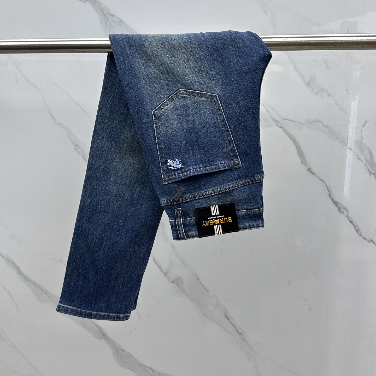 🆕Burberry巴宝莉 🔥高端定制、2025早秋最新款牛仔裤 柜台同步发售 原版定制复刻 客供五金辅料