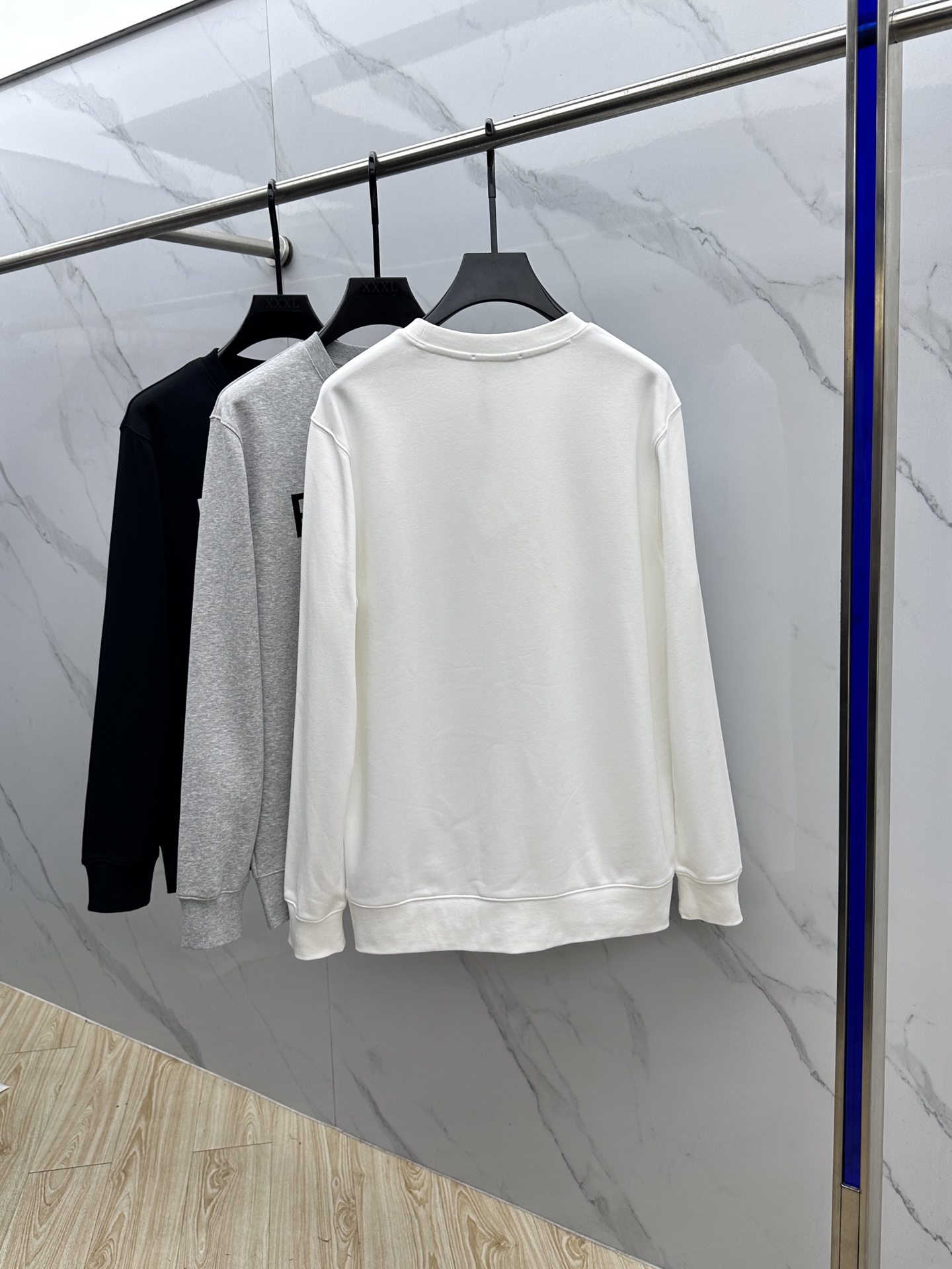 ￼ 🆕Balmain巴尔曼 25FW早秋新款圆领卫衣，男女同款！独特吸引人的眼球，这一款卫衣品相品质都在