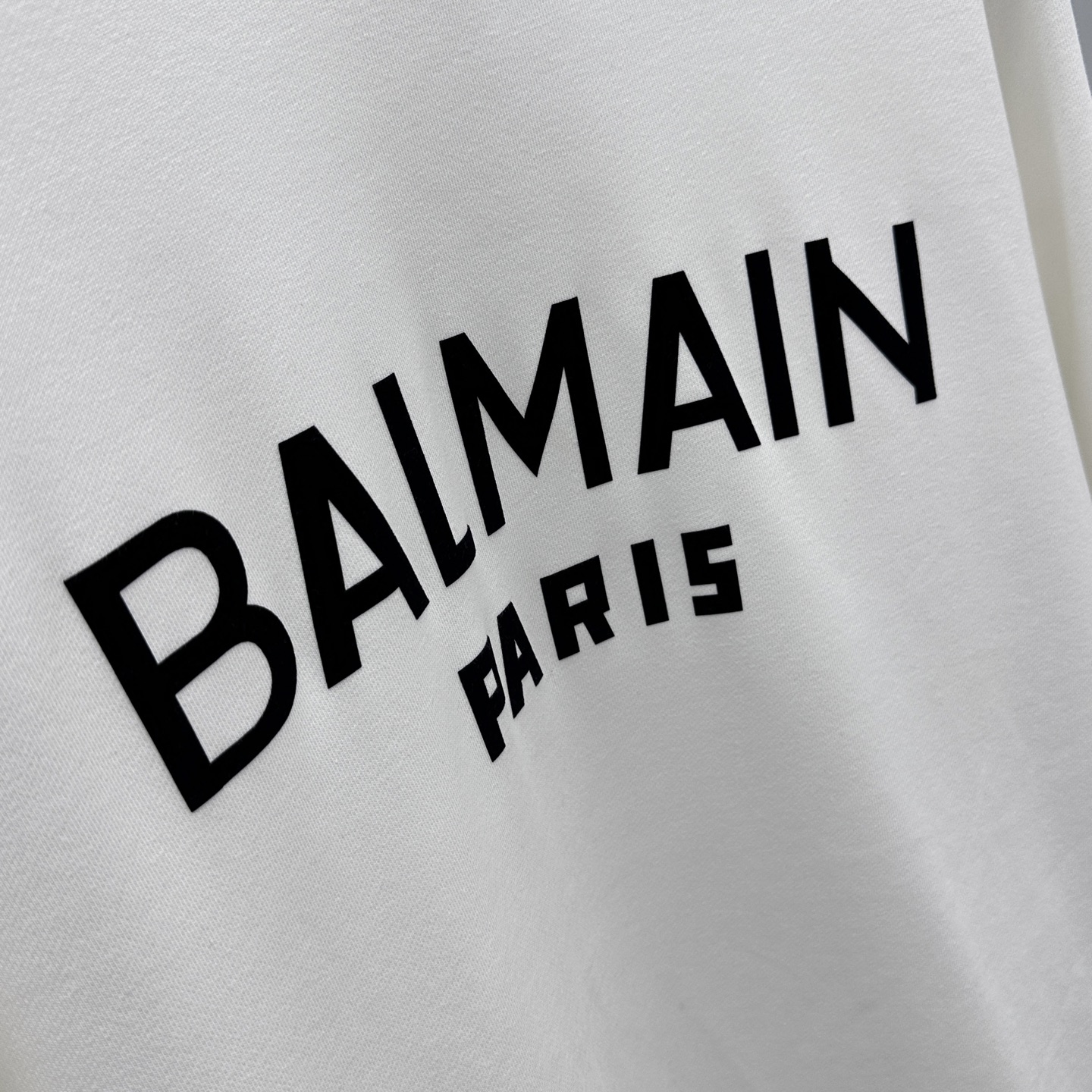 ￼ 🆕Balmain巴尔曼 25FW早秋新款圆领卫衣，男女同款！独特吸引人的眼球，这一款卫衣品相品质都在