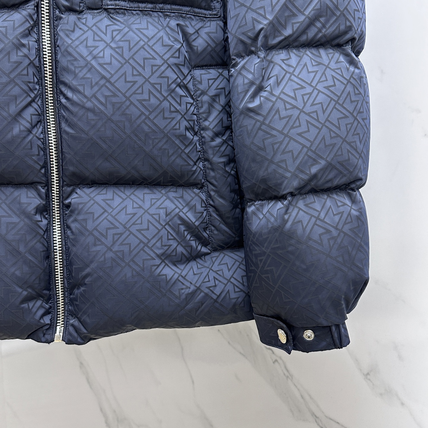 。 🆕Moncler蒙口 羽绒服2025最新款时尚连帽保暖羽绒外套.（帽子可拆卸）处处细节显工艺足够的高