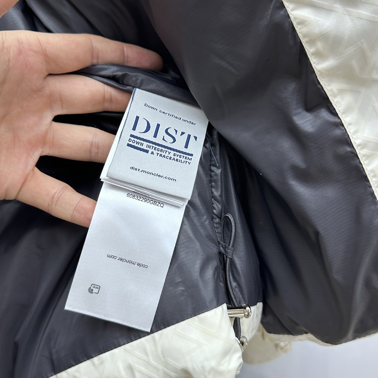 。 🆕Moncler蒙口 羽绒服2025最新款时尚连帽保暖羽绒外套.（帽子可拆卸）处处细节显工艺足够的高