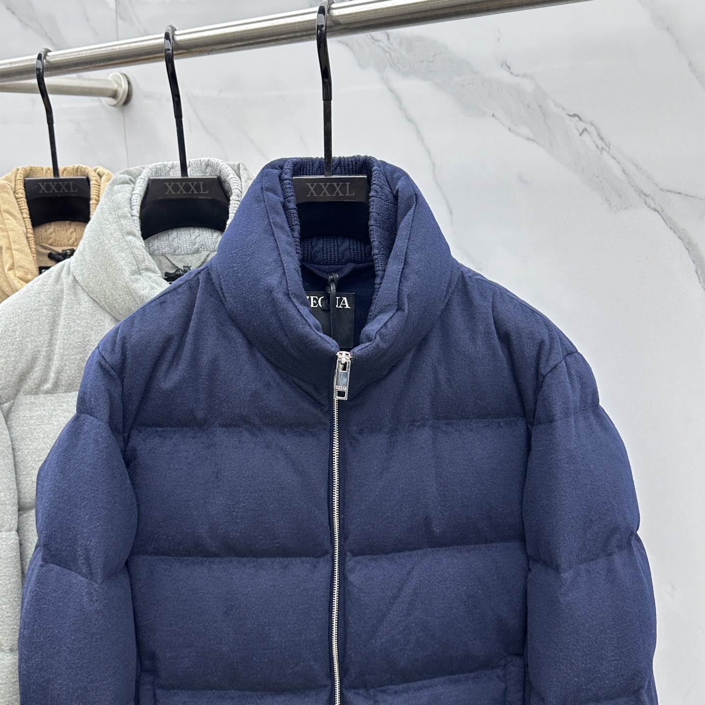 。🆕ZEGNA杰尼亚 羽绒服2025最新款时尚立领保暖羽绒外套.处处细节显工艺足够的高级 结构性剪裁的设