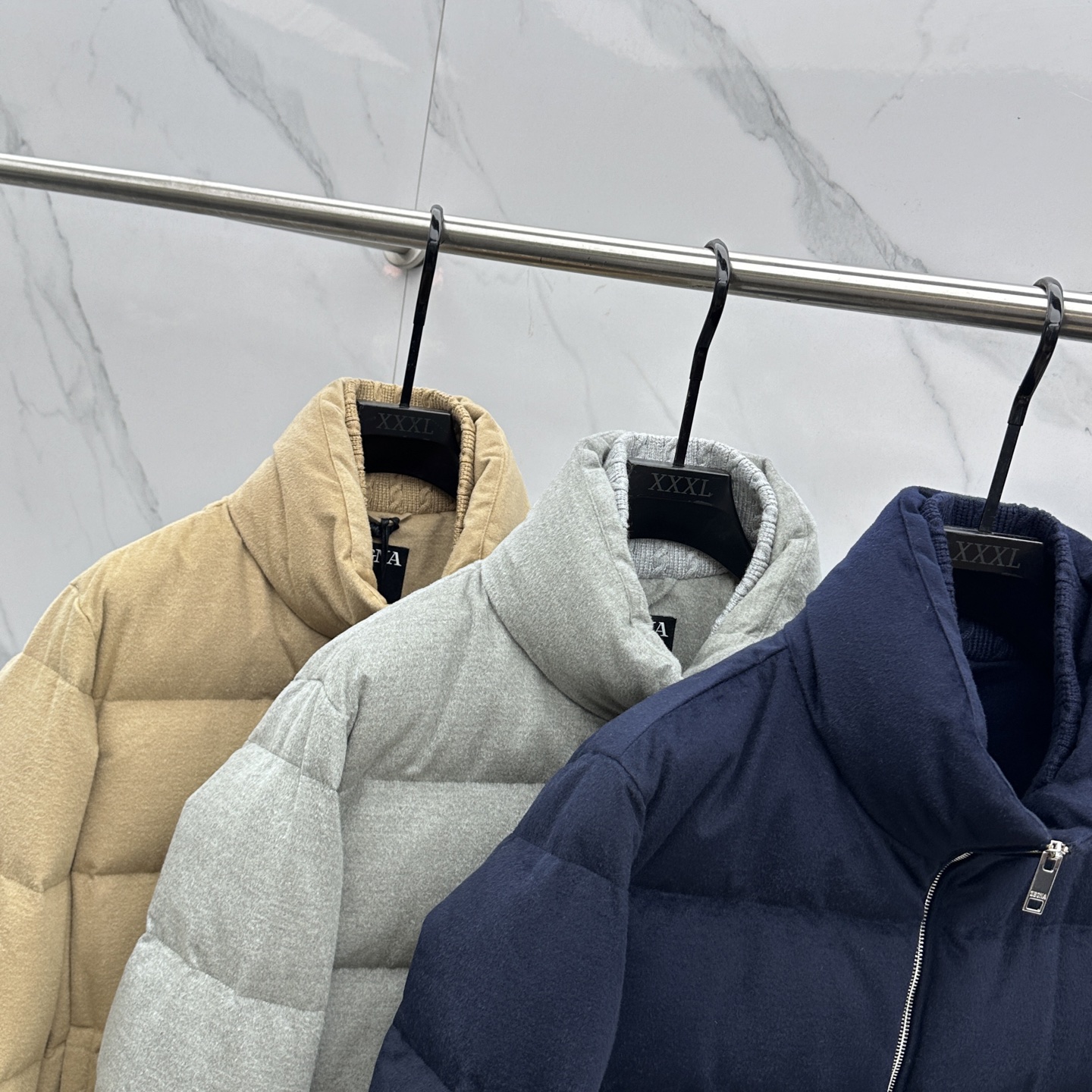 。🆕ZEGNA杰尼亚 羽绒服2025最新款时尚立领保暖羽绒外套.处处细节显工艺足够的高级 结构性剪裁的设