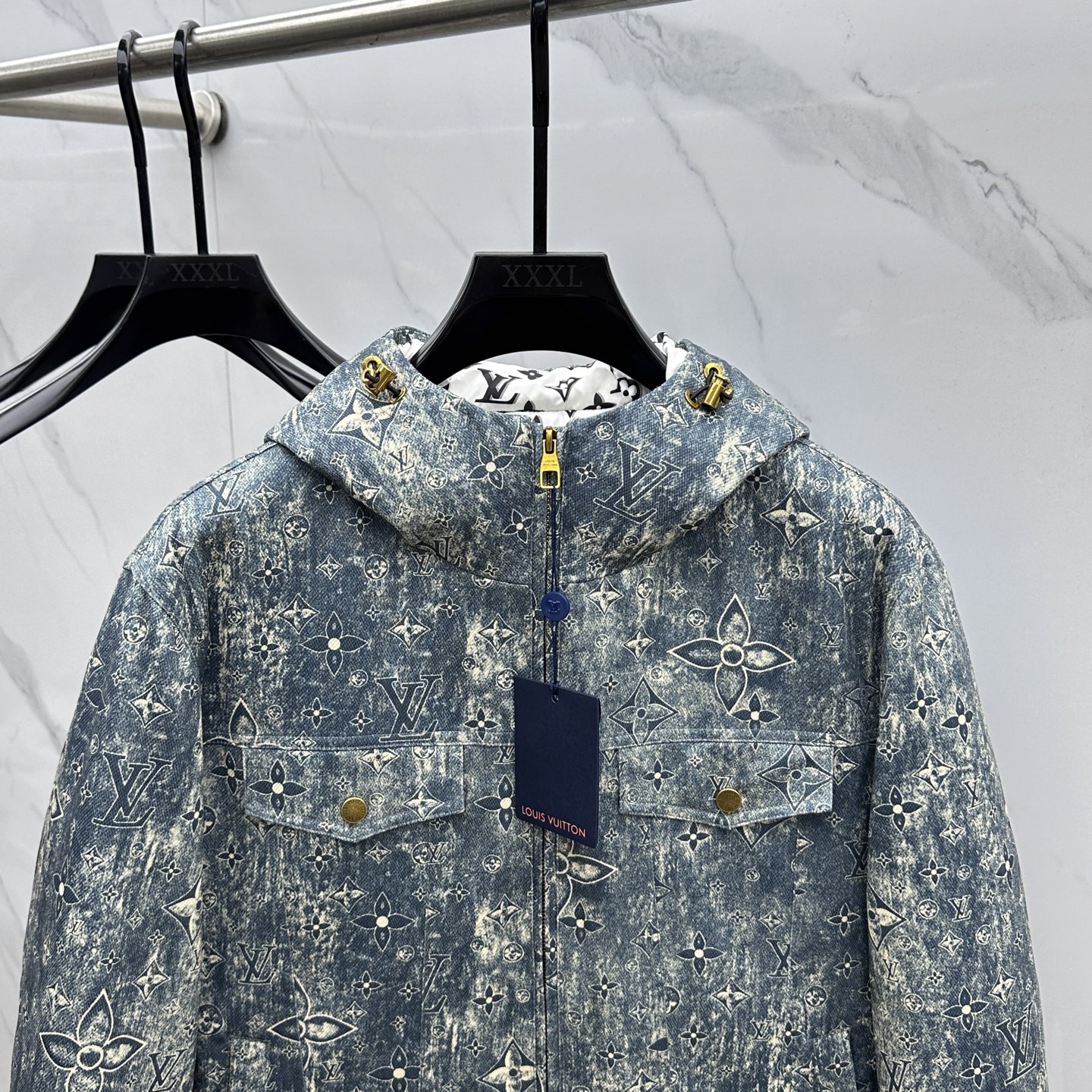 。🆕Louis Vuitton路易威登 2025ss秋冬新款休闲连帽羽绒服。贸易公司渠道稀出，降温天气必