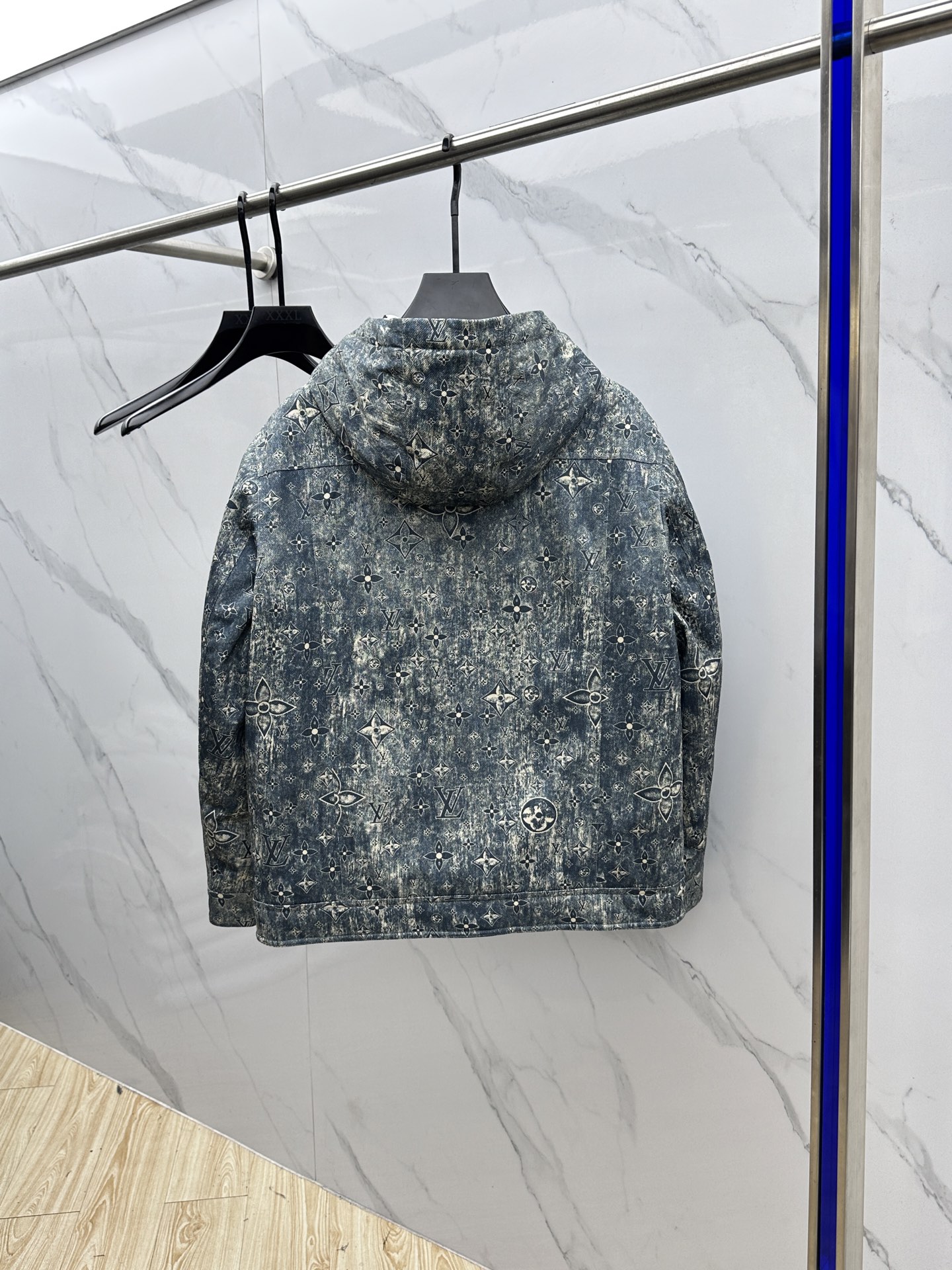 。🆕Louis Vuitton路易威登 2025ss秋冬新款休闲连帽羽绒服。贸易公司渠道稀出，降温天气必