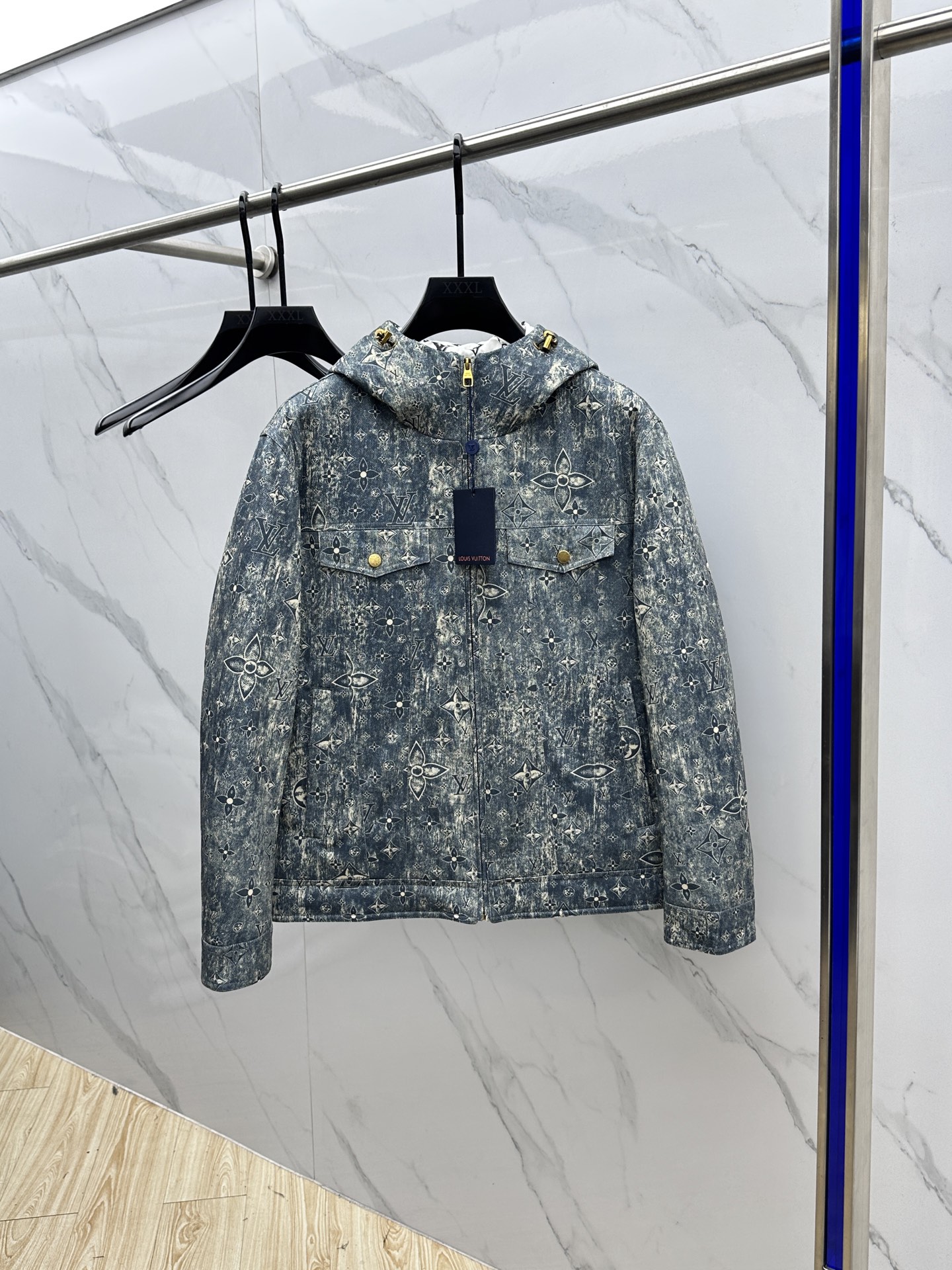 。🆕Louis Vuitton路易威登 2025ss秋冬新款休闲连帽羽绒服。贸易公司渠道稀出，降温天气必