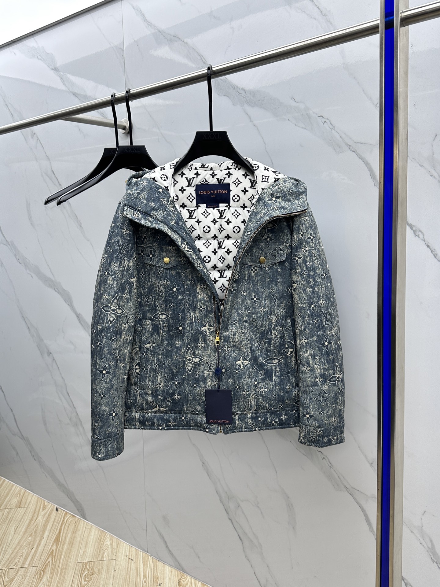 。🆕Louis Vuitton路易威登 2025ss秋冬新款休闲连帽羽绒服。贸易公司渠道稀出，降温天气必