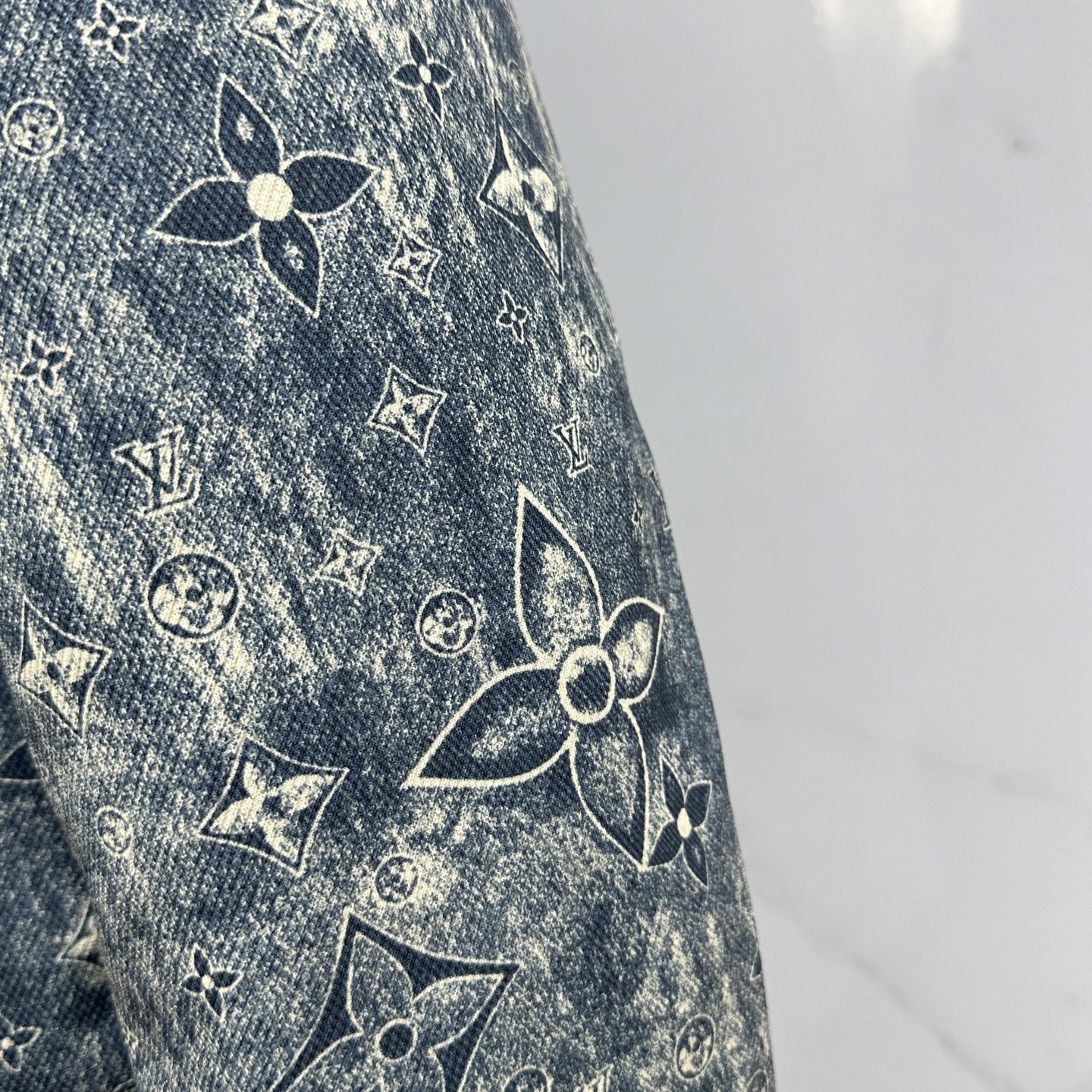 。🆕Louis Vuitton路易威登 2025ss秋冬新款休闲连帽羽绒服。贸易公司渠道稀出，降温天气必