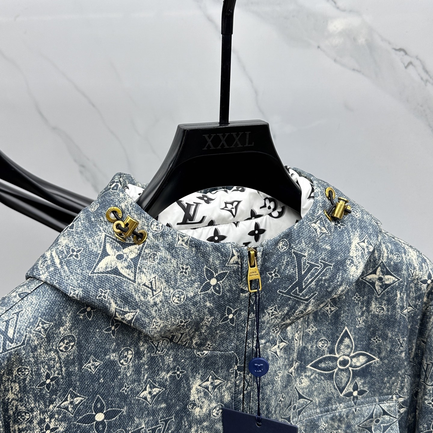 。🆕Louis Vuitton路易威登 2025ss秋冬新款休闲连帽羽绒服。贸易公司渠道稀出，降温天气必