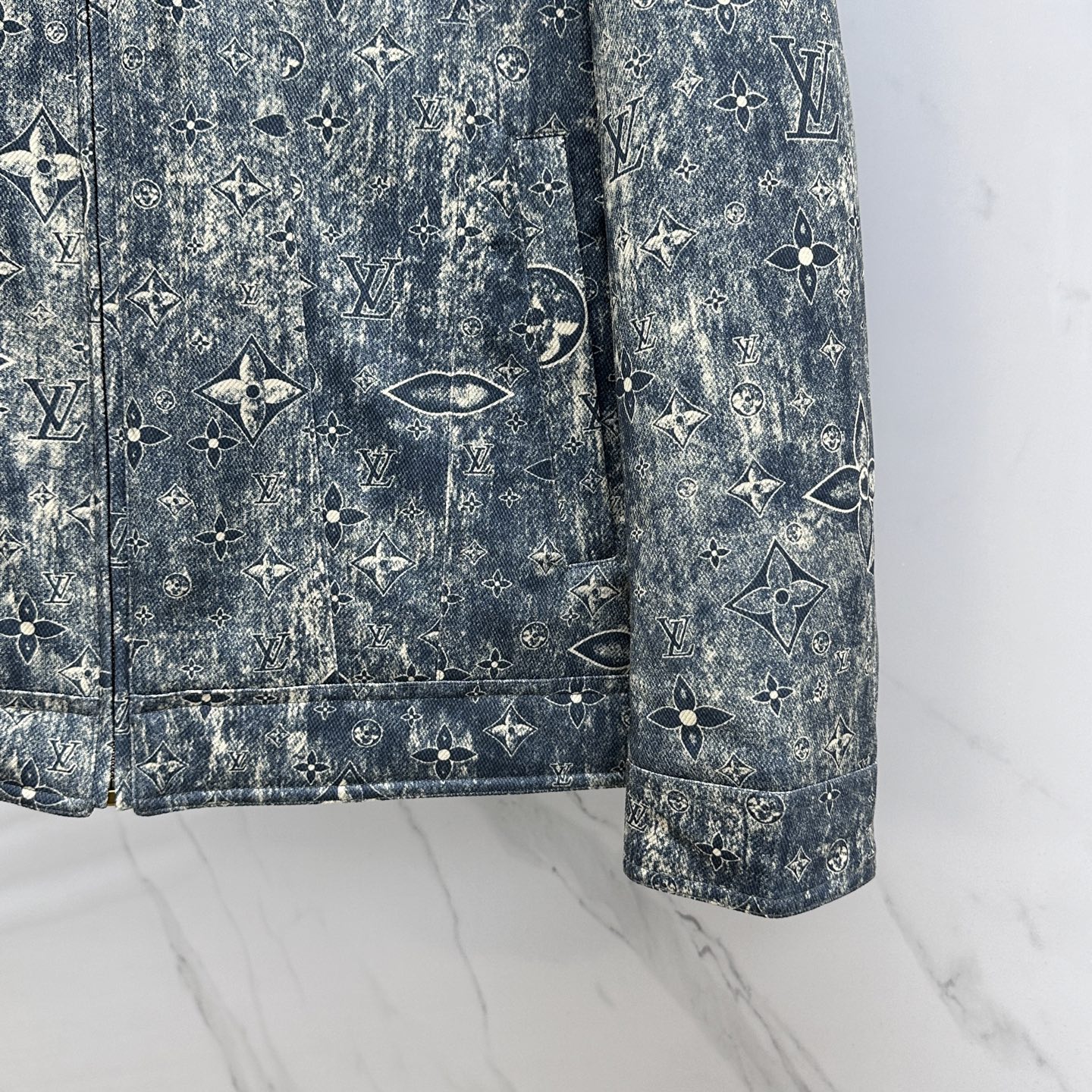 。🆕Louis Vuitton路易威登 2025ss秋冬新款休闲连帽羽绒服。贸易公司渠道稀出，降温天气必