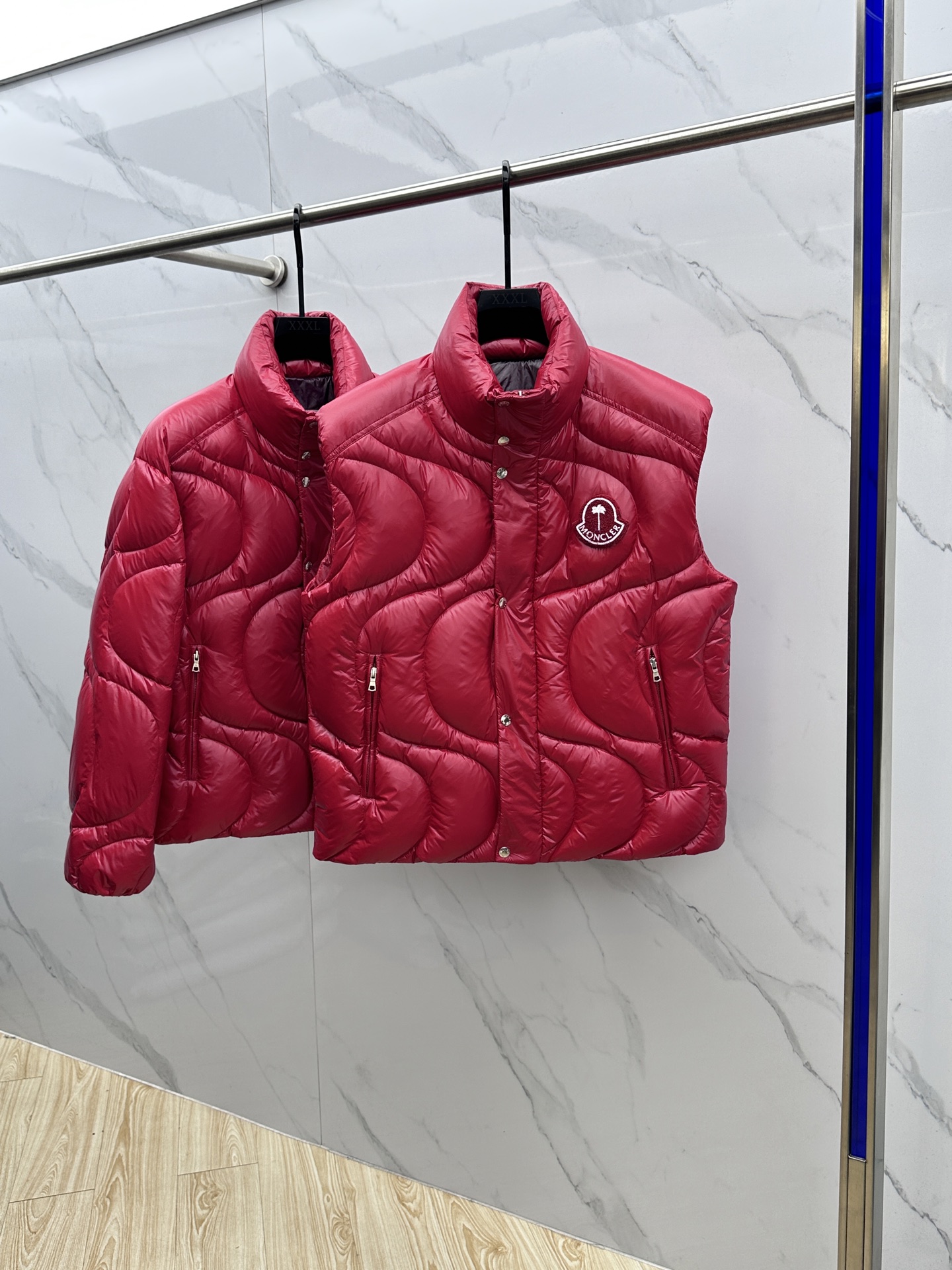 NO:598910,Moncler Meng Mouth 2025 latest fashionable casual down jacket vest stand collar, top light luxury down jacket in winter, popular down jacket with classic LOGO embroidery on the chest, 90# white goose down filling, every detail shows craftsmanship. Sufficient advanced structural tailoring design changes to show men's diverse image changes, slim and neat, tailored to meet the current popular multi-layered outfits, hs life style versatile size 48-56, Moncler, jackets &  coats,down jacket,alexander wang19860909Moncler蒙口 2025最新款时尚休闲羽绒外套马甲立领,冬季顶级轻奢羽绒服,胸前经典LOGO刺绣爆款羽绒服,90#白鹅绒填充,处处细节显工艺足够的高级结构性剪裁的设计改变来展现男士多样的形象变化,修身利落、剪裁合体,满足时下正流行的多层次穿搭,hs生活百搭款式 尺码48-56,,Moncler,jackets & coats,down jacket,alexander wang,Men's clothing