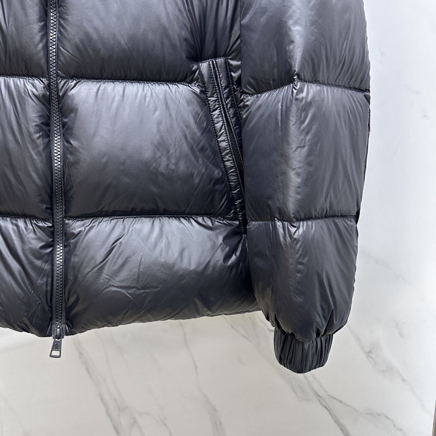 🆕Moncler蒙口 2025ss秋冬新款时尚休闲立领羽绒外套，胸口经典logo爆款羽绒服，90#白鹅绒