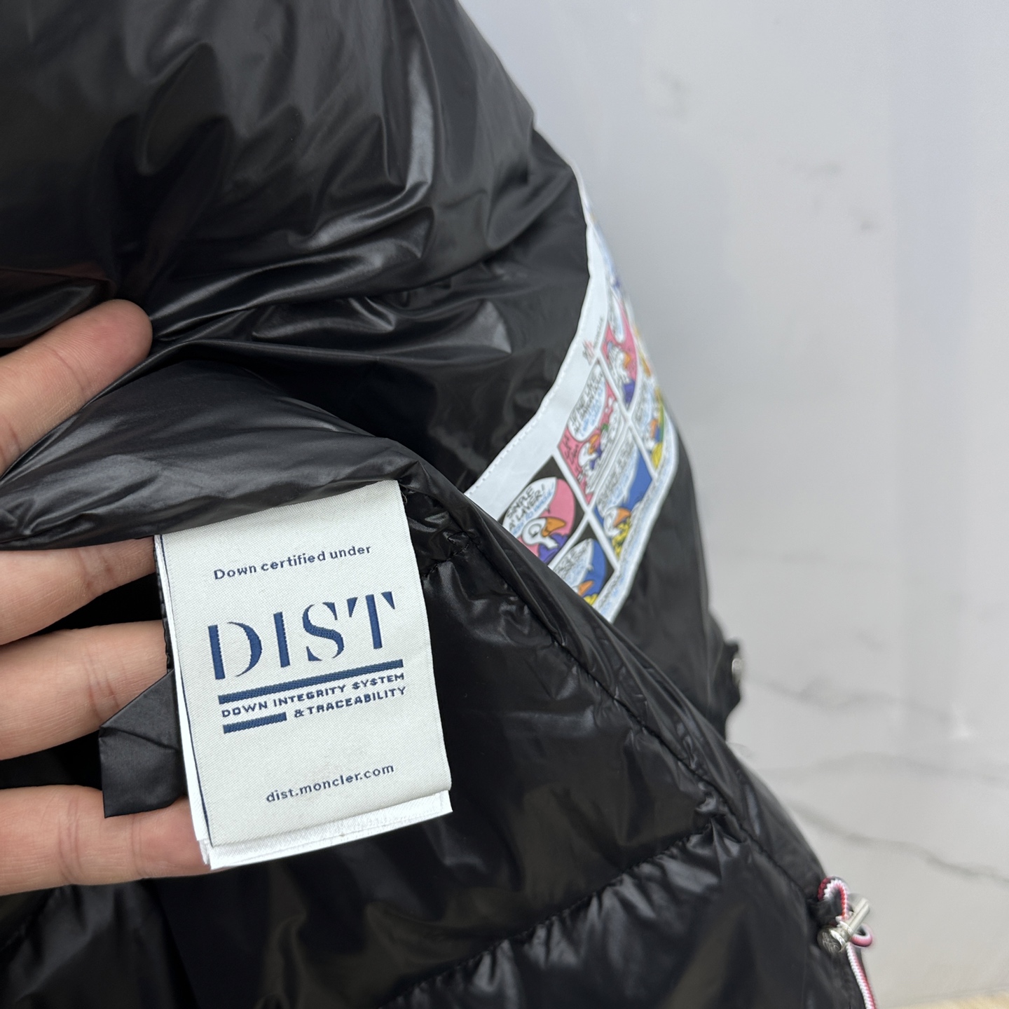 。 🆕Moncler蒙口 2025ss秋冬新款时尚休闲立领羽绒外套，胸口经典logo爆款羽绒服，90#白