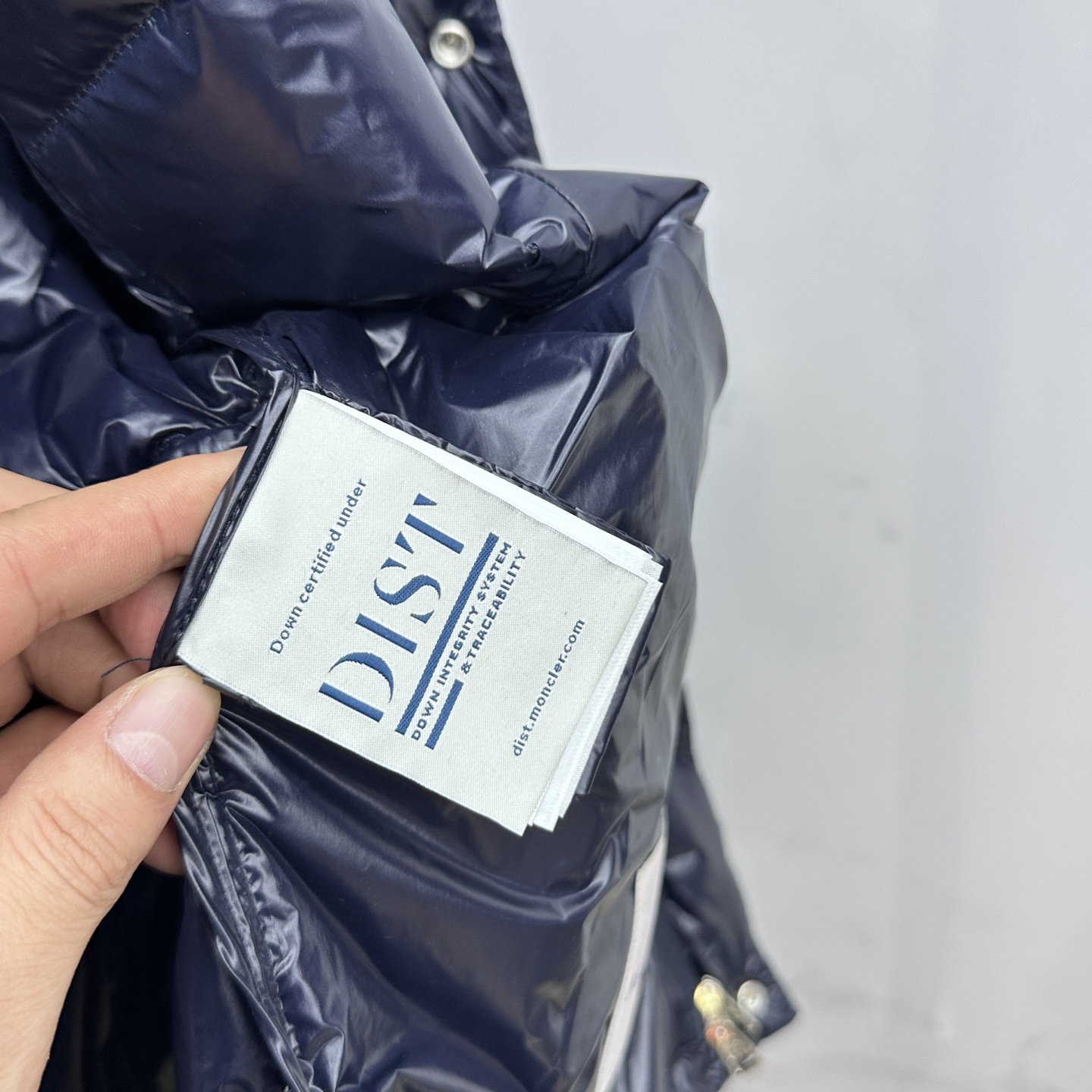 。 🆕Moncler蒙口 2025ss秋冬新款时尚休闲连帽轻薄羽绒外套，胸口经典logo爆款羽绒服，90