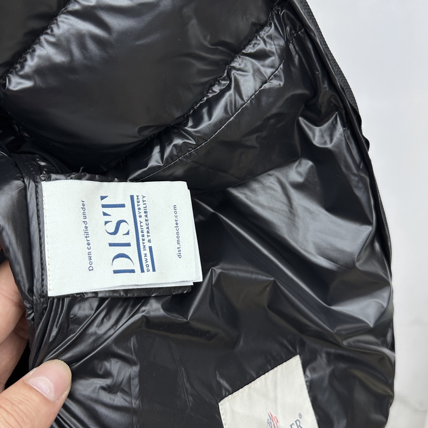 。🆕Moncler蒙口 2025ss秋冬新款时尚休闲连帽轻薄羽绒外套，胸口经典logo爆款羽绒服，90#