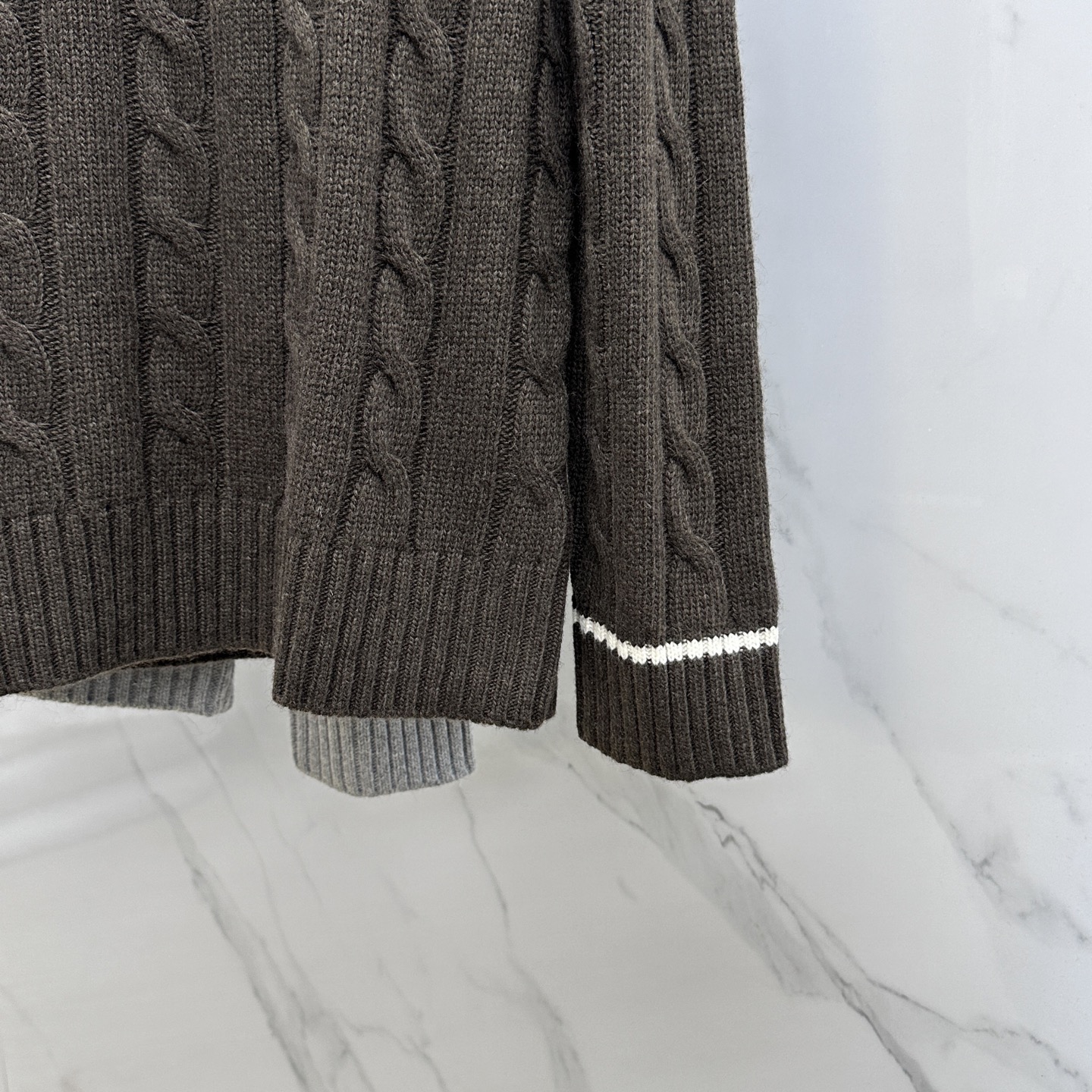 🆕Moncler蒙口 2025SS秋季新款条纹撞色领圆领针织毛衣，以当季色调传递典雅韵味，成就日常搭配佳