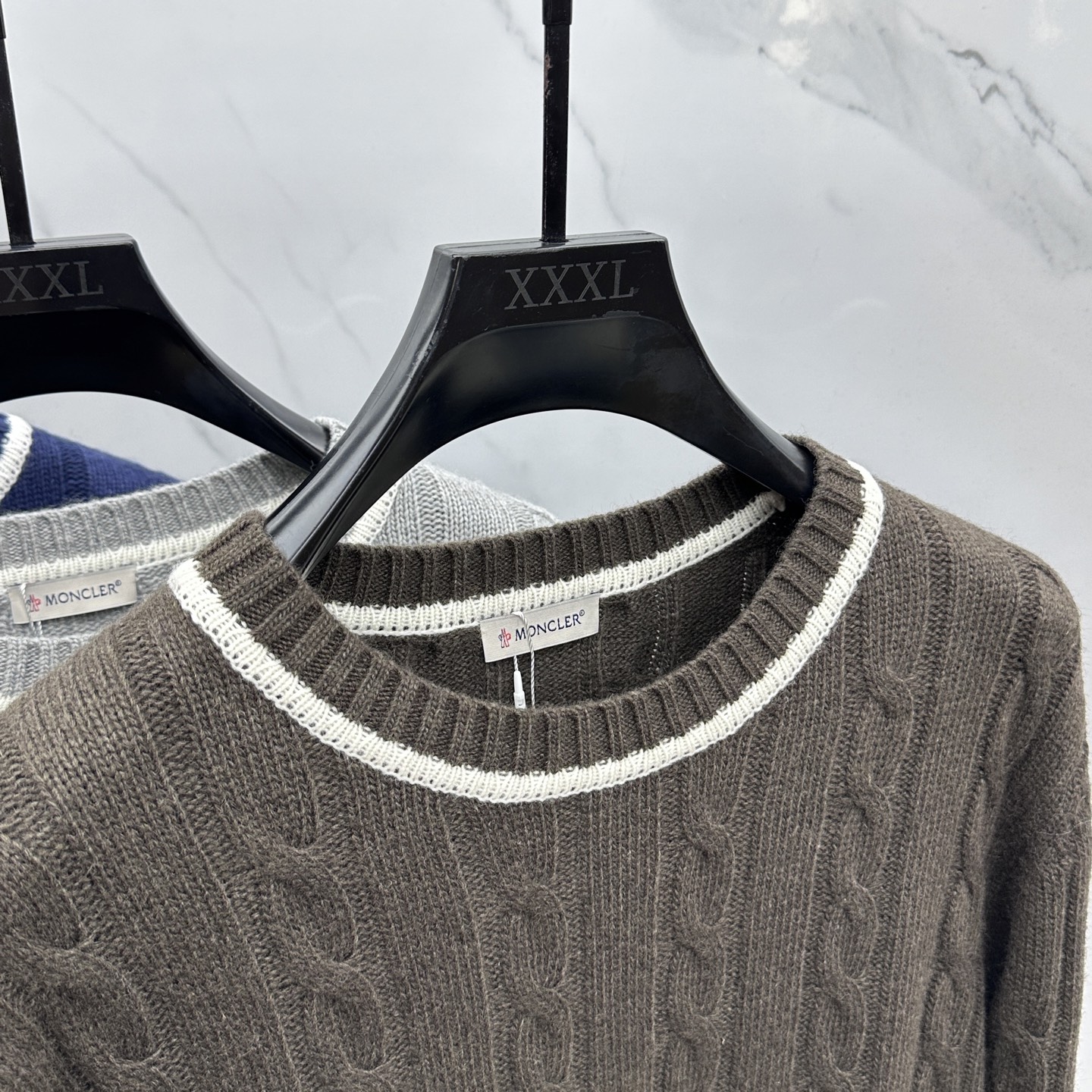 🆕Moncler蒙口 2025SS秋季新款条纹撞色领圆领针织毛衣，以当季色调传递典雅韵味，成就日常搭配佳