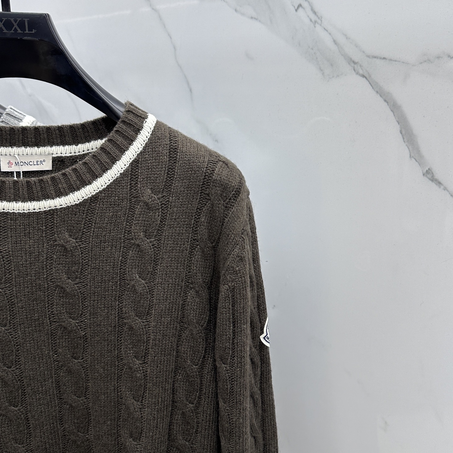 🆕Moncler蒙口 2025SS秋季新款条纹撞色领圆领针织毛衣，以当季色调传递典雅韵味，成就日常搭配佳