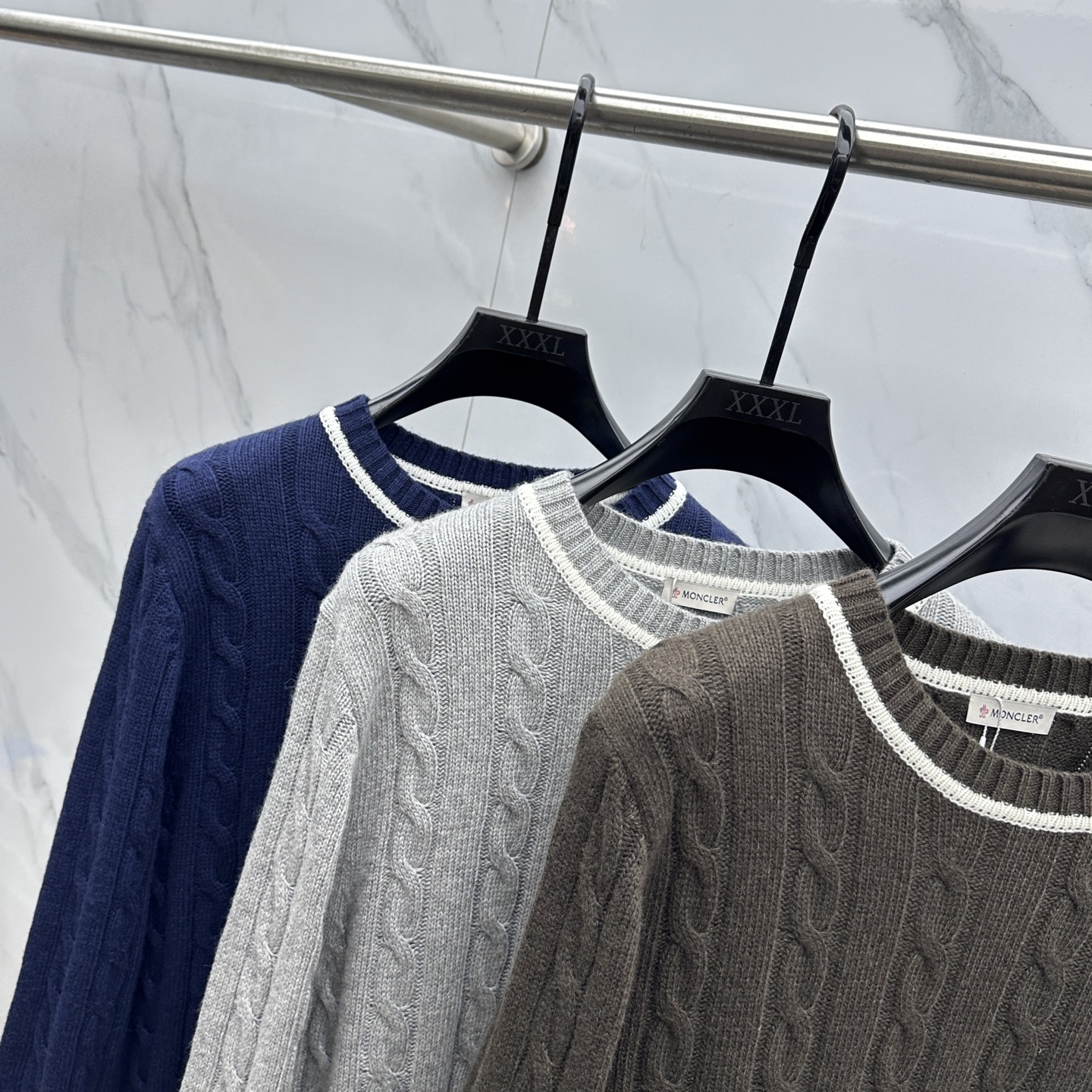 🆕Moncler蒙口 2025SS秋季新款条纹撞色领圆领针织毛衣，以当季色调传递典雅韵味，成就日常搭配佳
