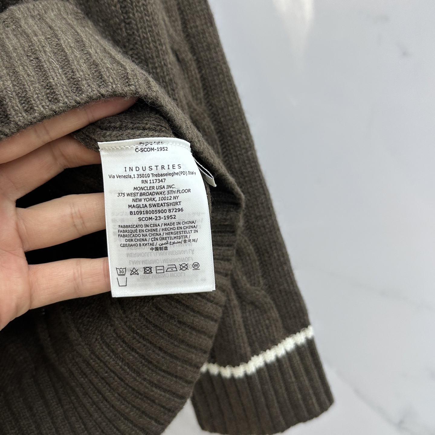 🆕Moncler蒙口 2025SS秋季新款条纹撞色领圆领针织毛衣，以当季色调传递典雅韵味，成就日常搭配佳