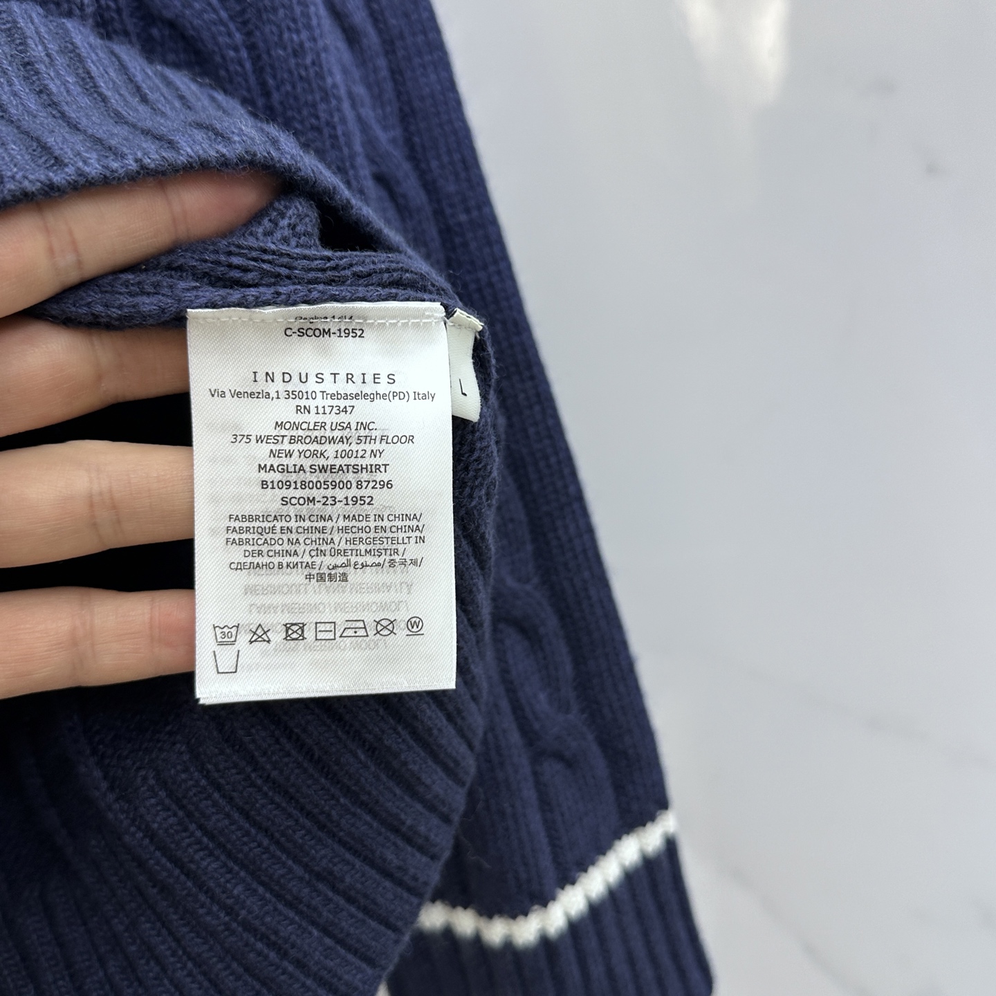 🆕Moncler蒙口 2025SS秋季新款条纹撞色领圆领针织毛衣，以当季色调传递典雅韵味，成就日常搭配佳