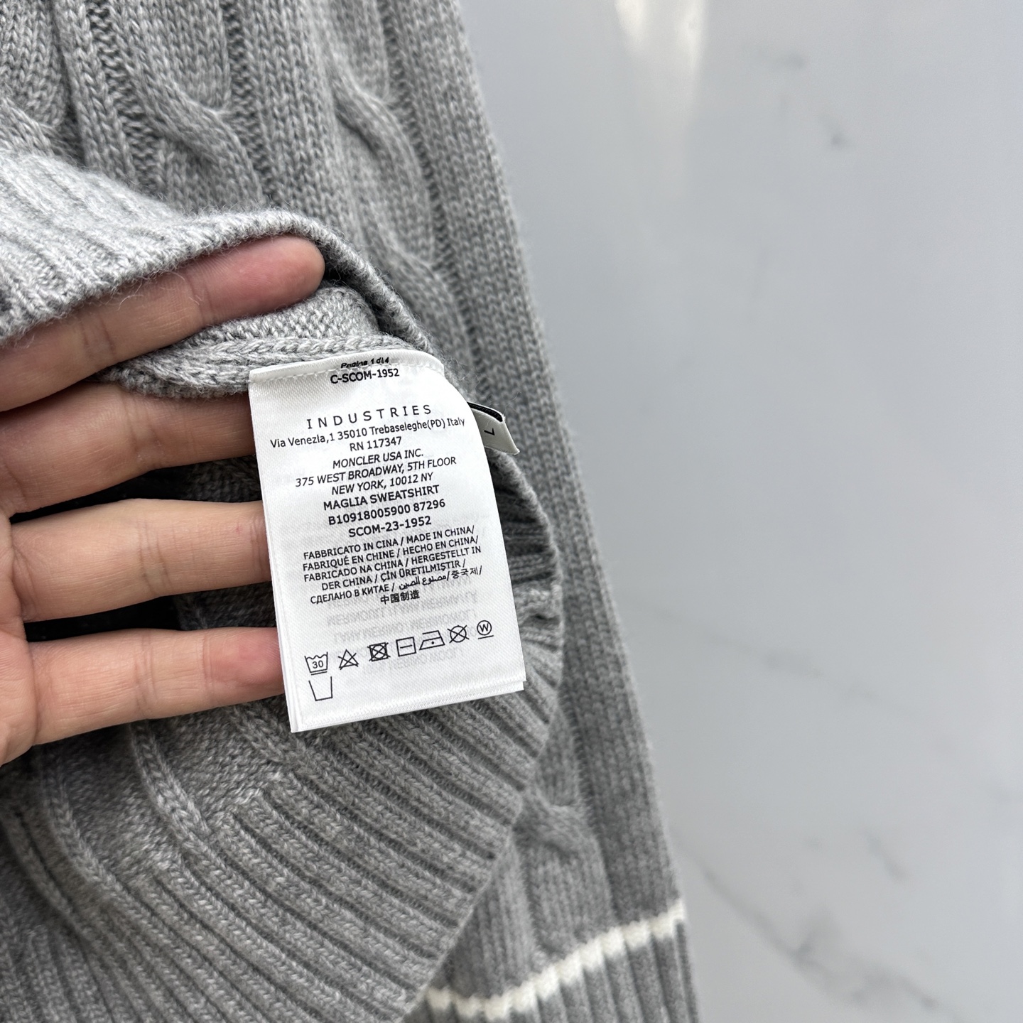 🆕Moncler蒙口 2025SS秋季新款条纹撞色领圆领针织毛衣，以当季色调传递典雅韵味，成就日常搭配佳