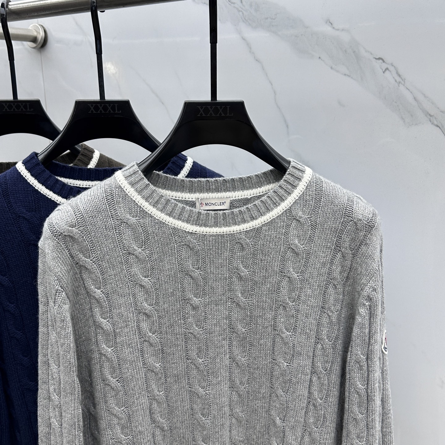 🆕Moncler蒙口 2025SS秋季新款条纹撞色领圆领针织毛衣，以当季色调传递典雅韵味，成就日常搭配佳