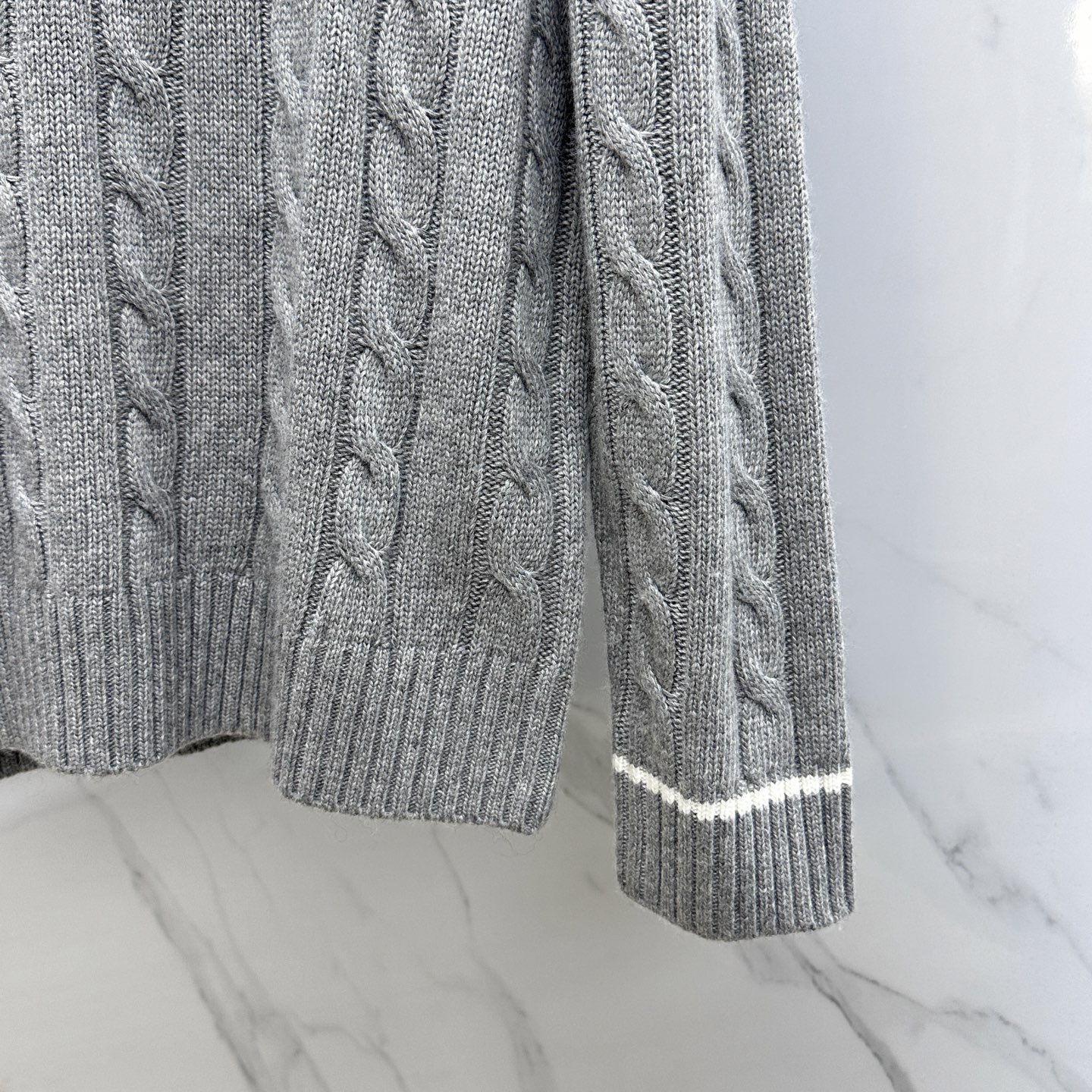 🆕Moncler蒙口 2025SS秋季新款条纹撞色领圆领针织毛衣，以当季色调传递典雅韵味，成就日常搭配佳