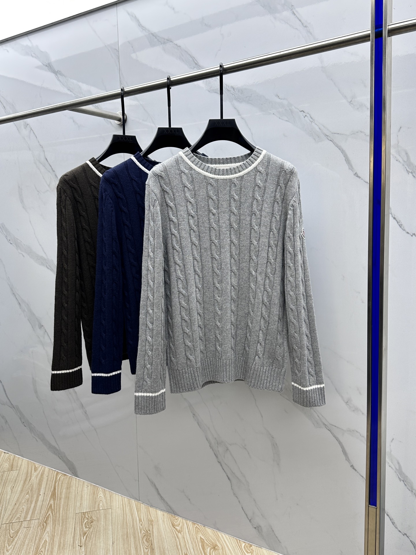 🆕Moncler蒙口 2025SS秋季新款条纹撞色领圆领针织毛衣，以当季色调传递典雅韵味，成就日常搭配佳