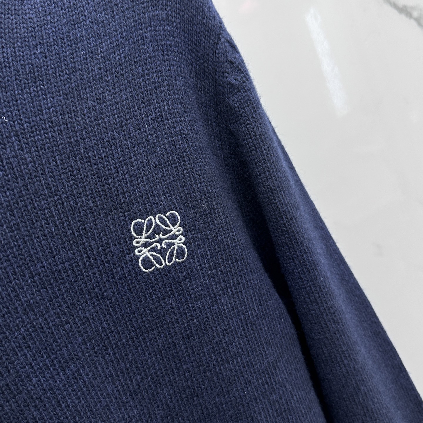 🆕LOEWE罗意威 2025SS秋季新款时尚领圆领针织羊毛衣，以当季色调传递典雅韵味，成就日常搭配佳选。