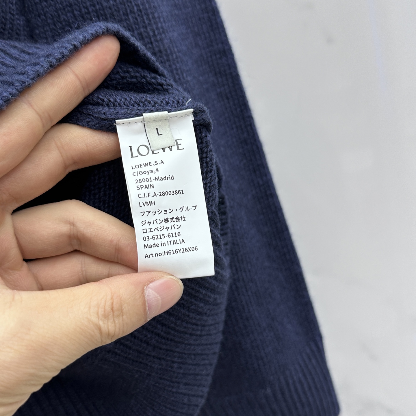 🆕LOEWE罗意威 2025SS秋季新款时尚领圆领针织羊毛衣，以当季色调传递典雅韵味，成就日常搭配佳选。