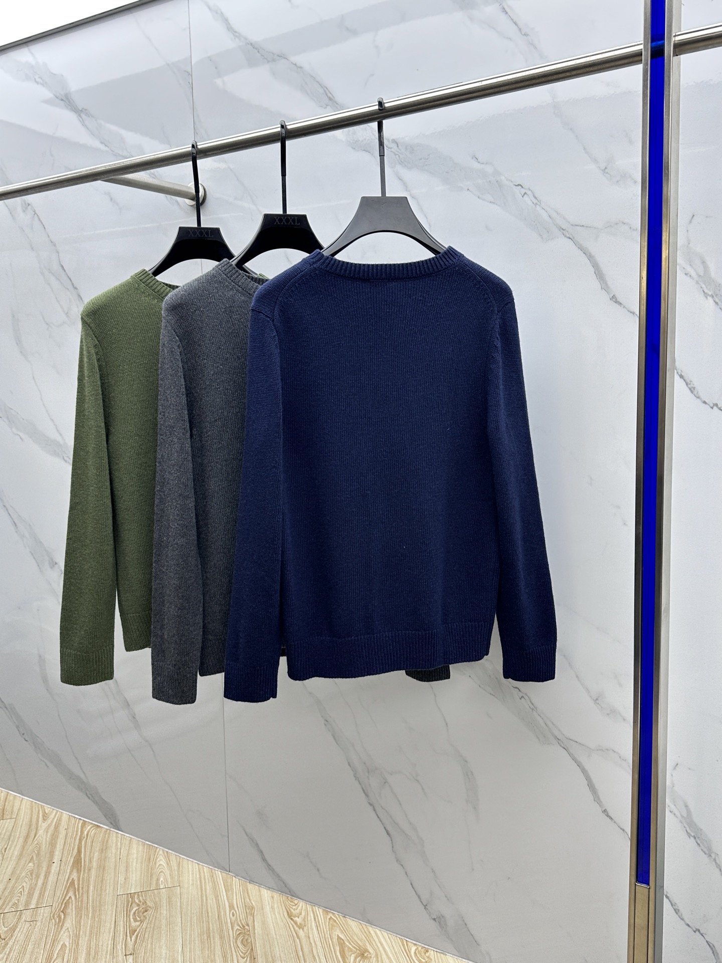 🆕LOEWE罗意威 2025SS秋季新款时尚领圆领针织羊毛衣，以当季色调传递典雅韵味，成就日常搭配佳选。